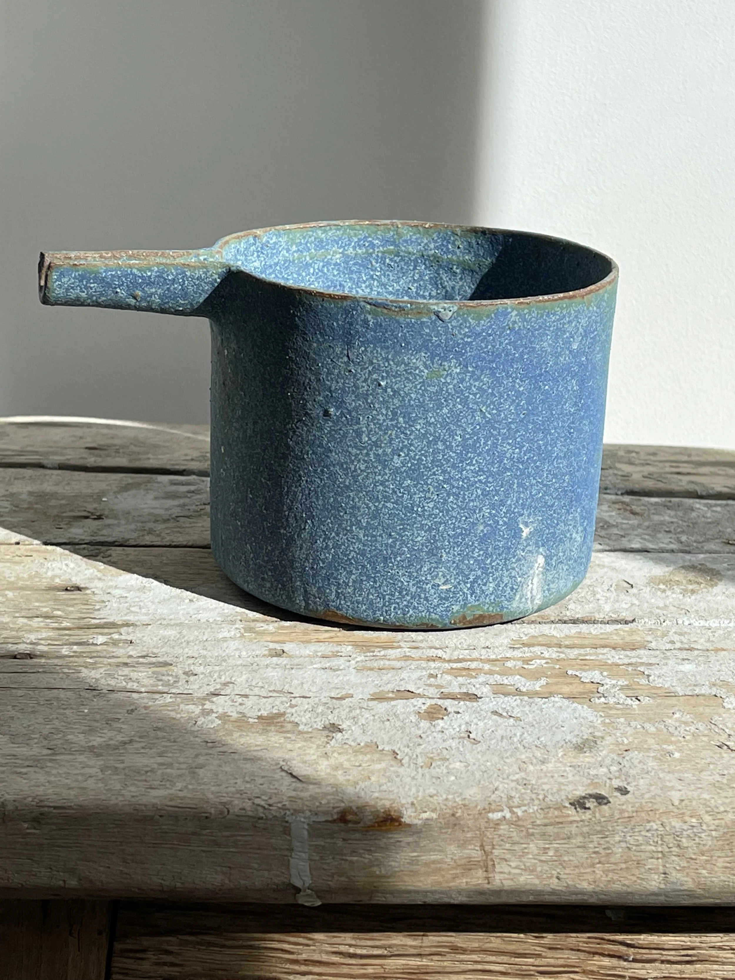 TropheeMacocotte-CraftGallery-Paris-JapaneseCeramics-LBlueKatakuchi1_1.jpg