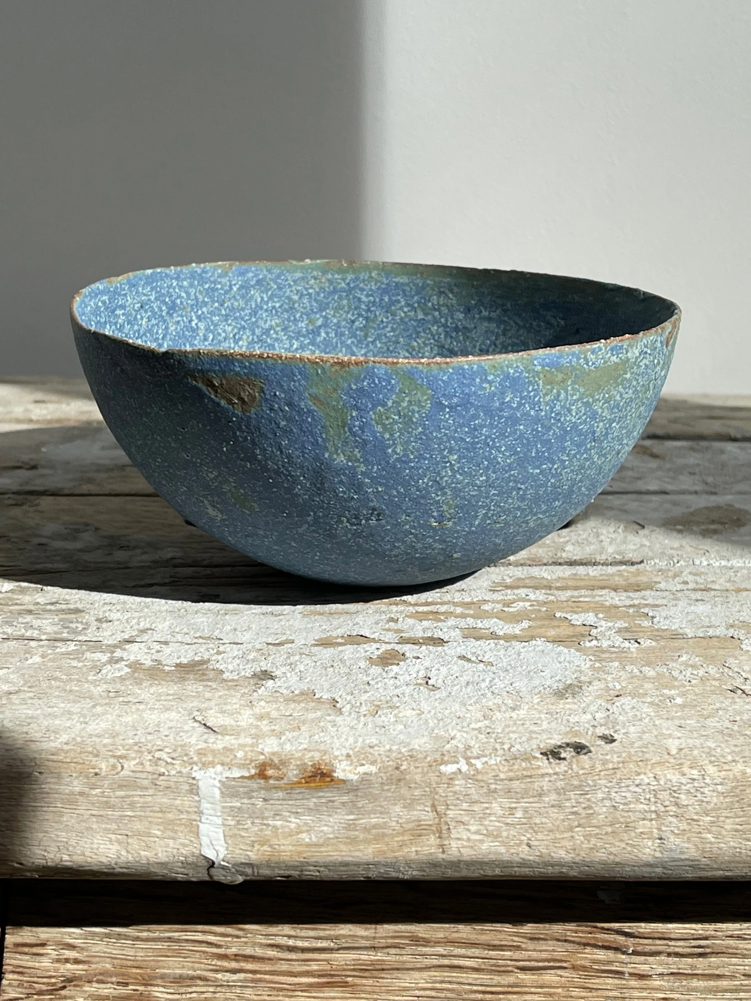 TropheeMacocotte-CraftGallery-Paris-JapaneseCeramics-MBlueBowl2_3.jpg