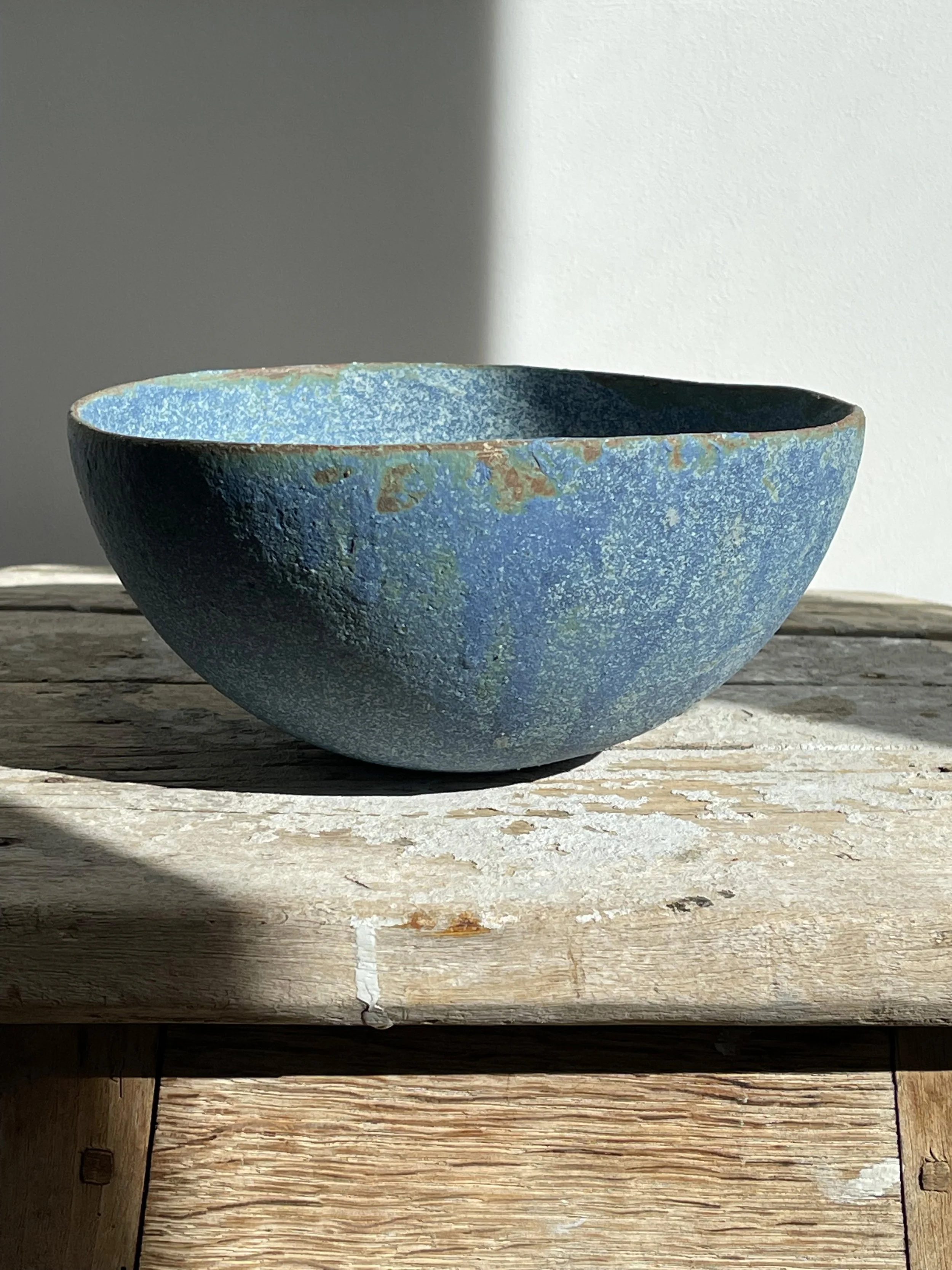 TropheeMacocotte-CraftGallery-Paris-JapaneseCeramics-LBlueBowl2_1.jpg