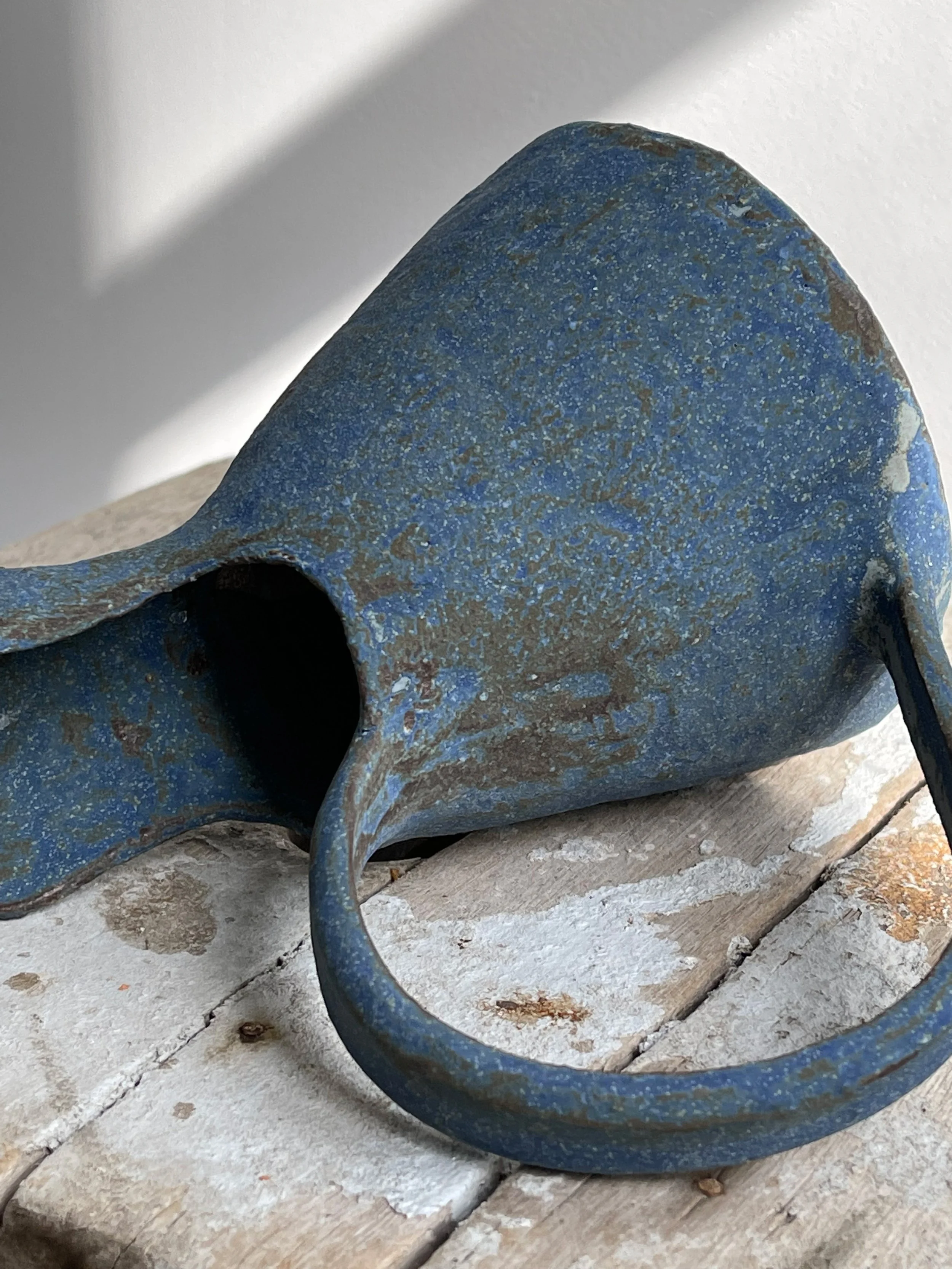 TropheeMacocotte-CraftGallery-Paris-JapaneseCeramics-MBlueJug1_3.jpg