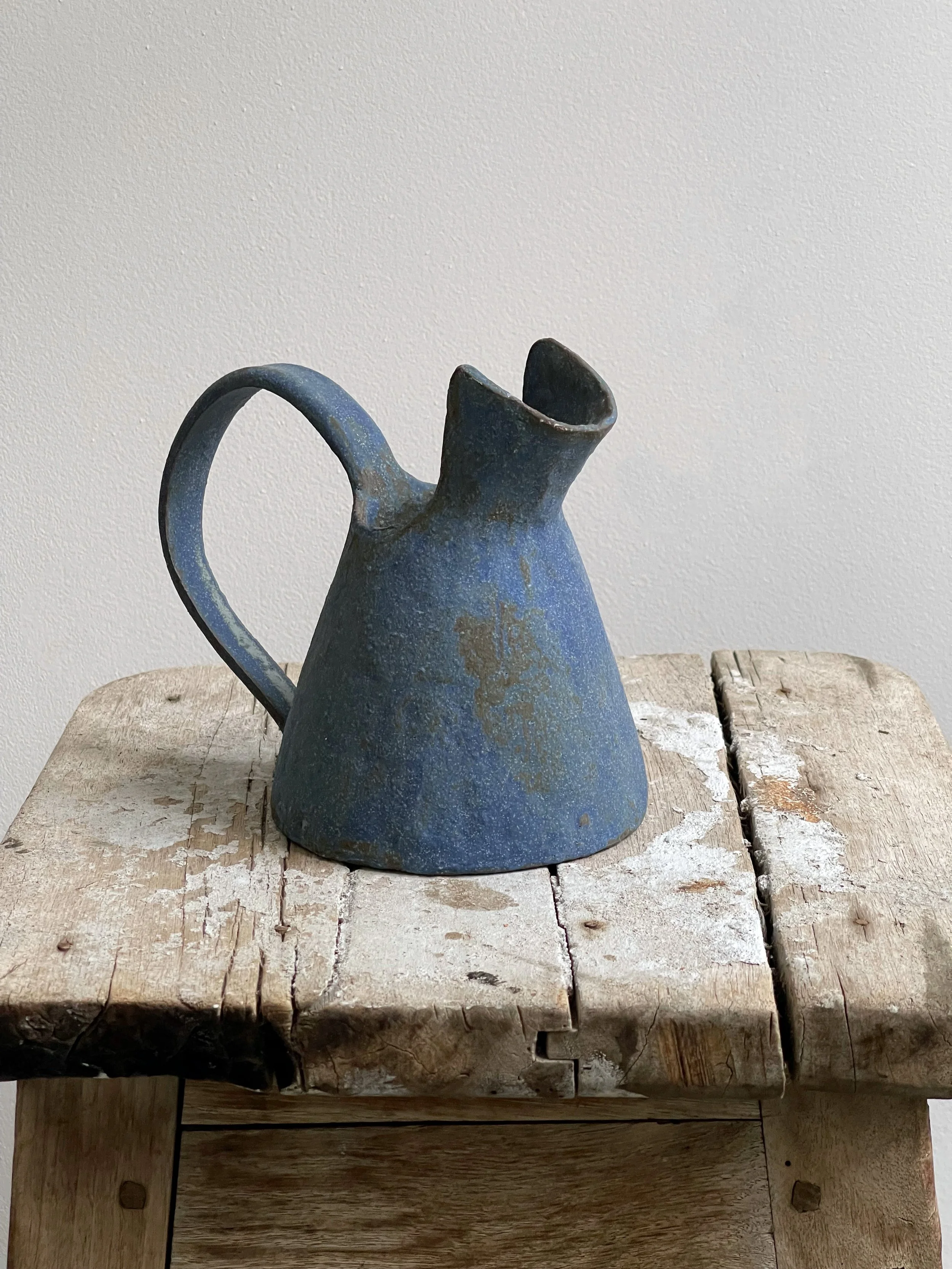 TropheeMacocotte-CraftGallery-Paris-JapaneseCeramics-MBlueJug1_1.jpg
