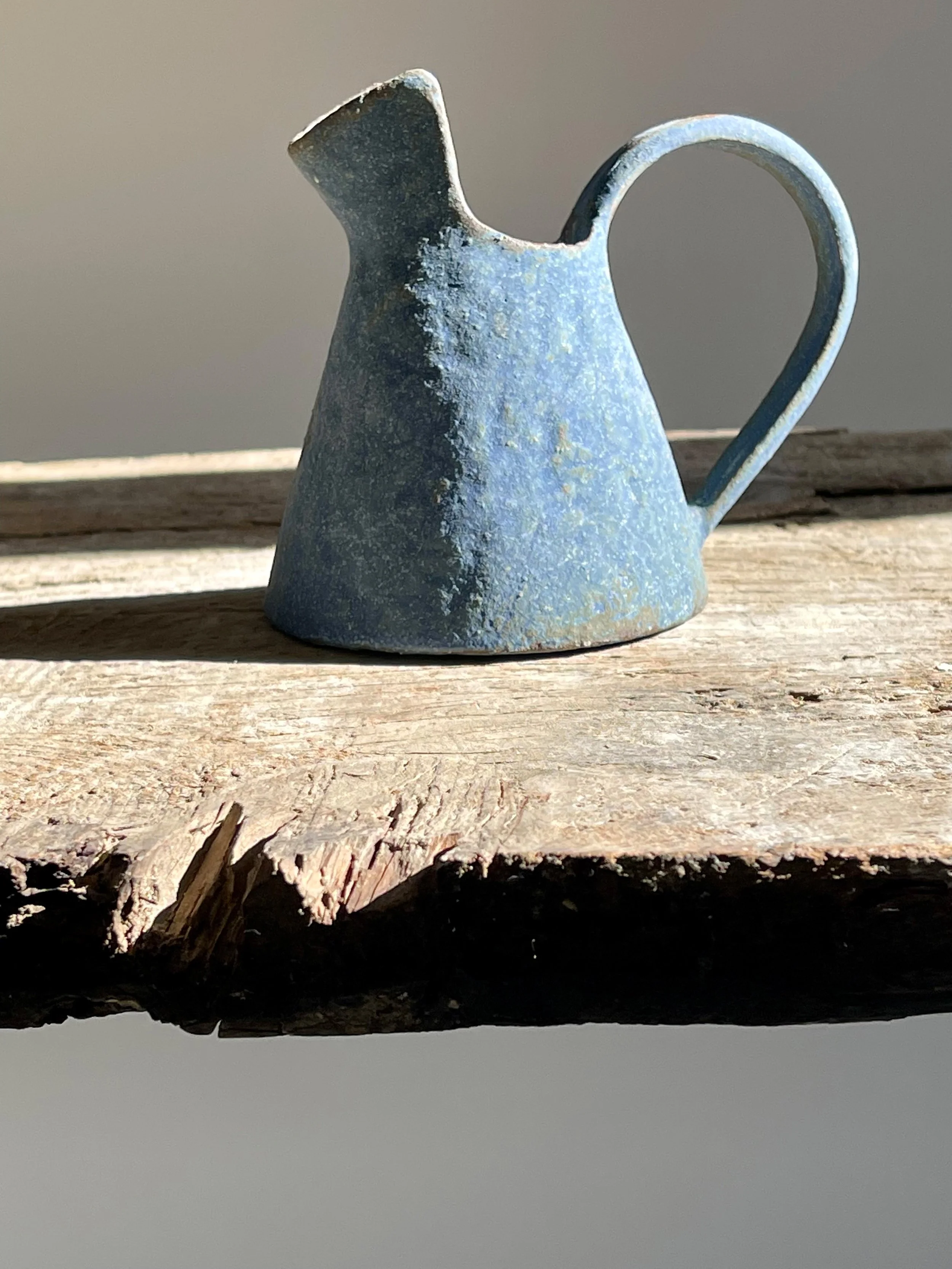 TropheeMacocotte-CraftGallery-Paris-JapaneseCeramics-MBlueJug2_4.jpg