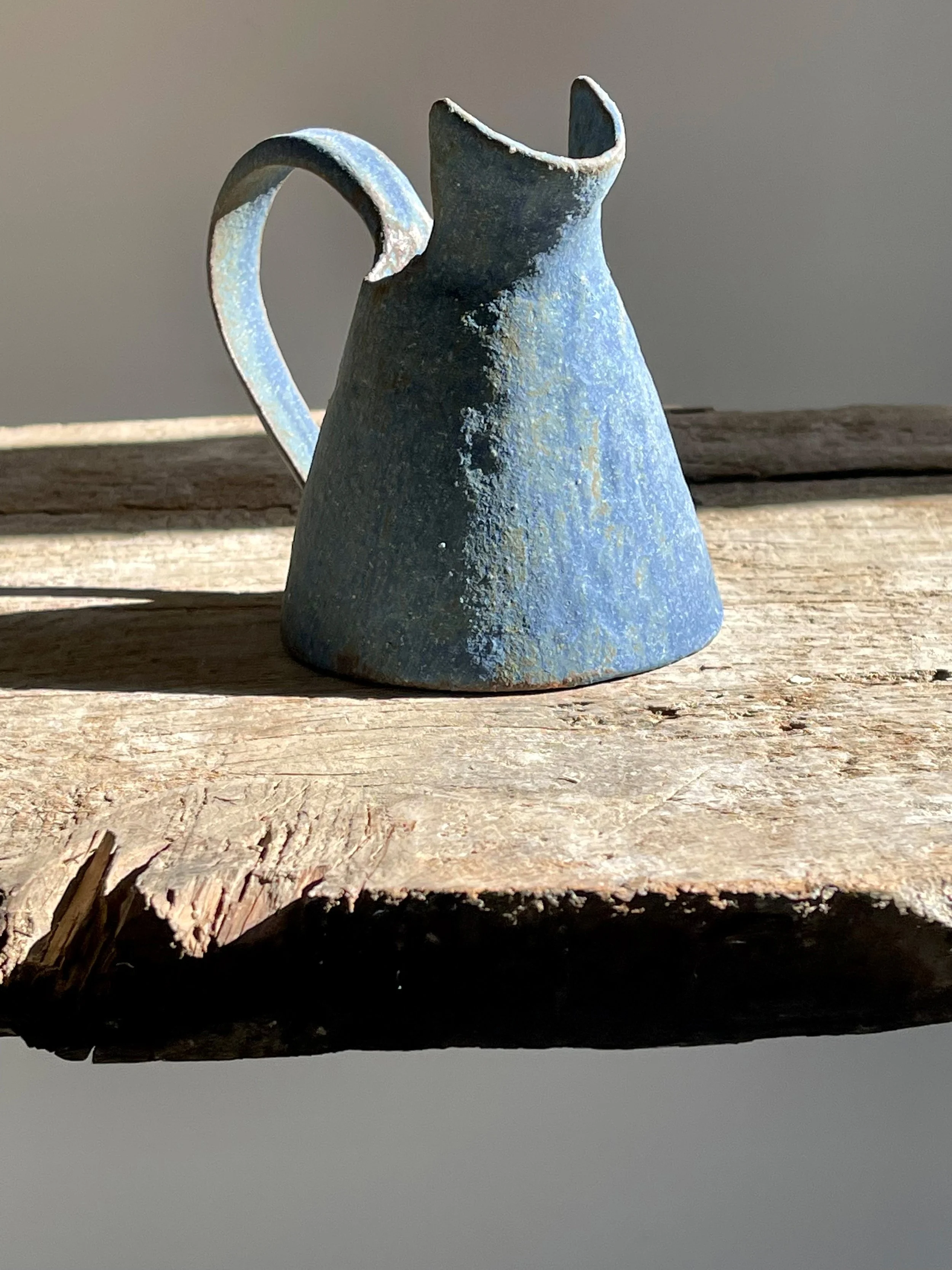 TropheeMacocotte-CraftGallery-Paris-JapaneseCeramics-MBlueJug2_3.jpg