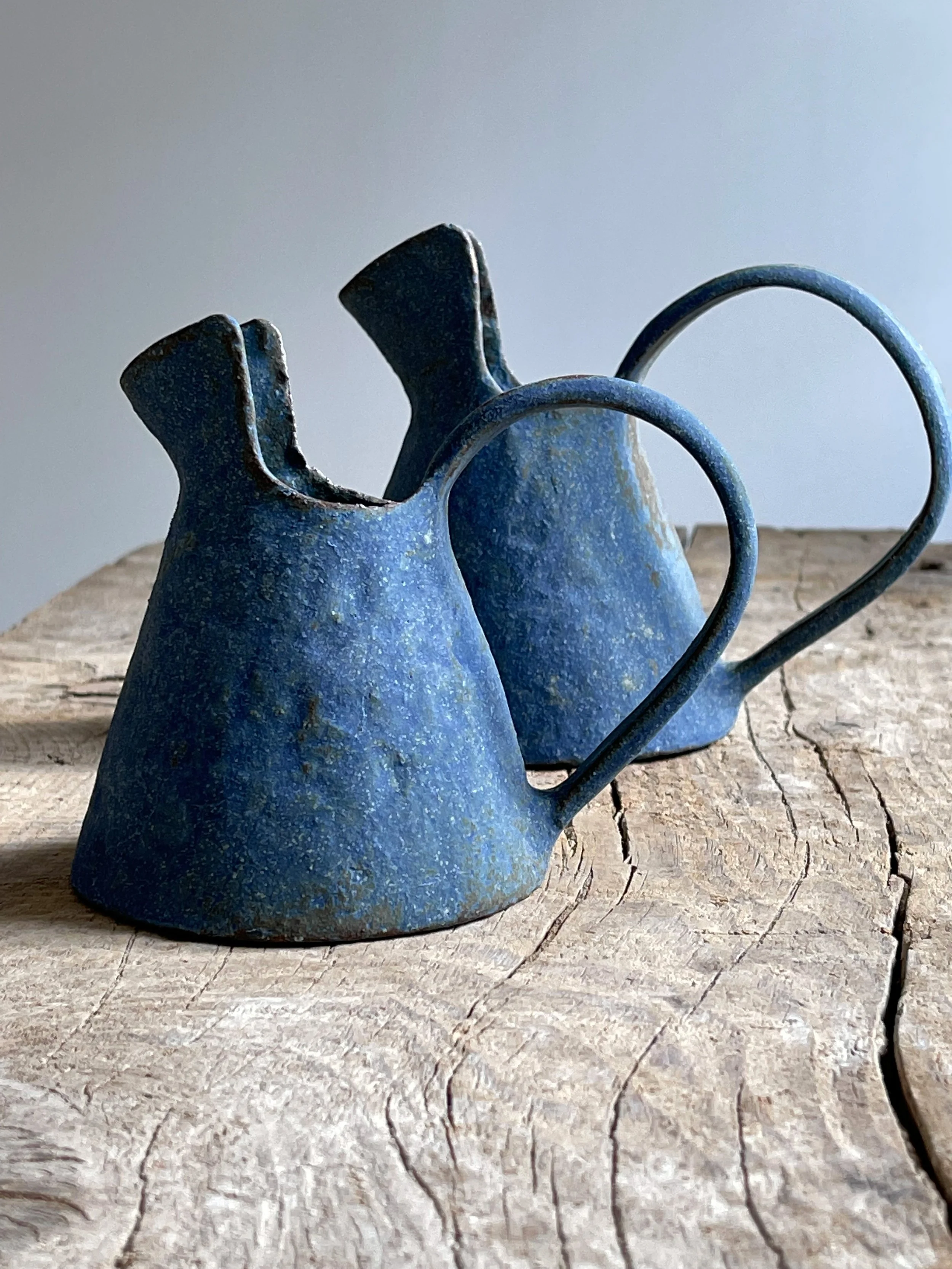 TropheeMacocotte-CraftGallery-Paris-JapaneseCeramics-MBlueJug1_2.jpg