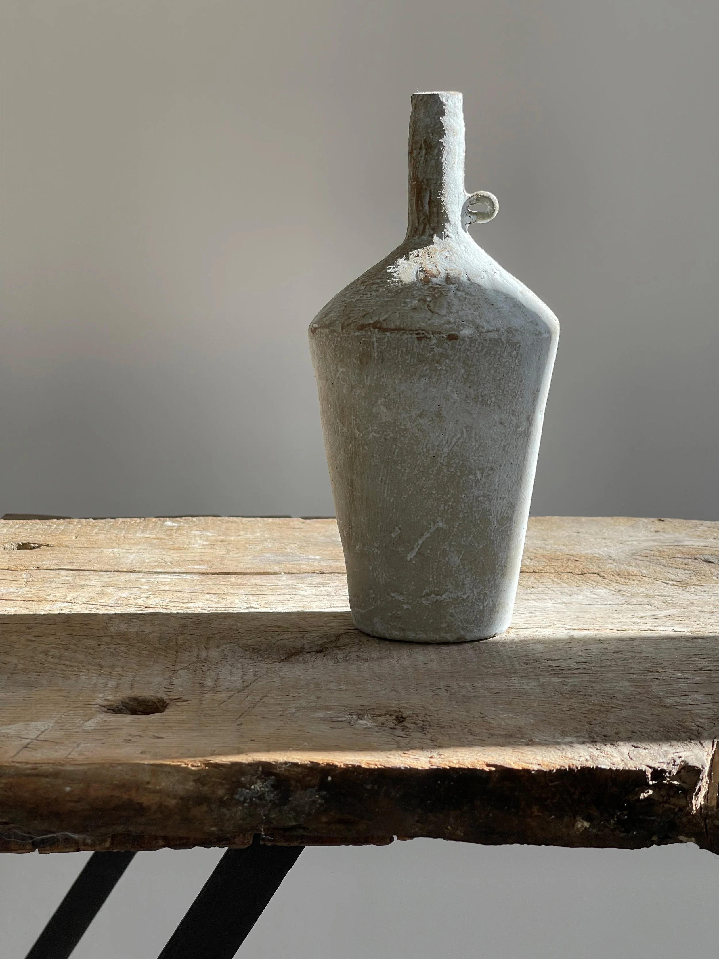 TropheeMacocotte-CraftGallery-Paris-JapaneseCeramics-XLOffWhiteBottle1_2.jpg