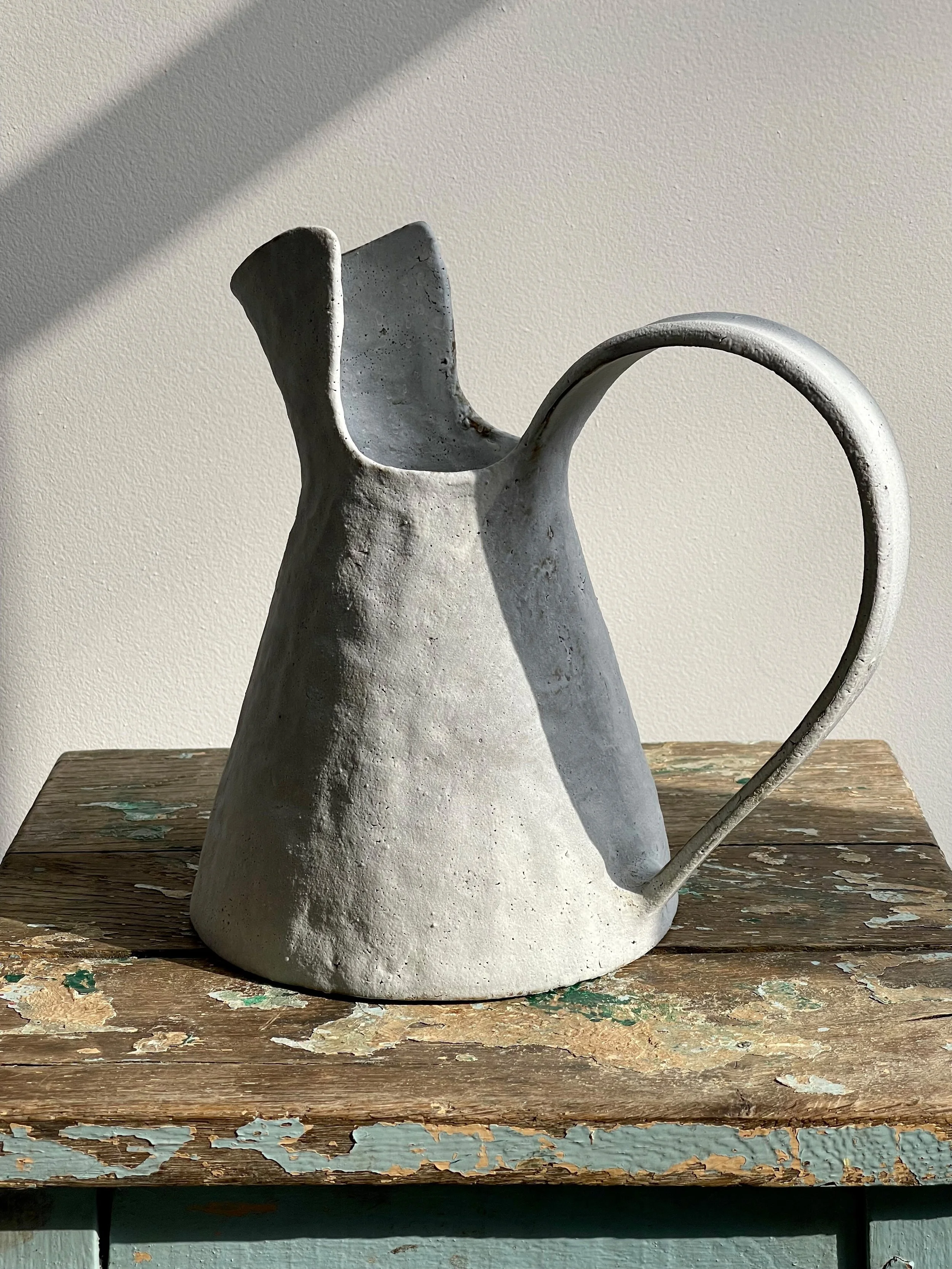 TropheeMacocotte-CraftGallery-Paris-JapaneseCeramics-XLOffWhiteJug1_1.jpg