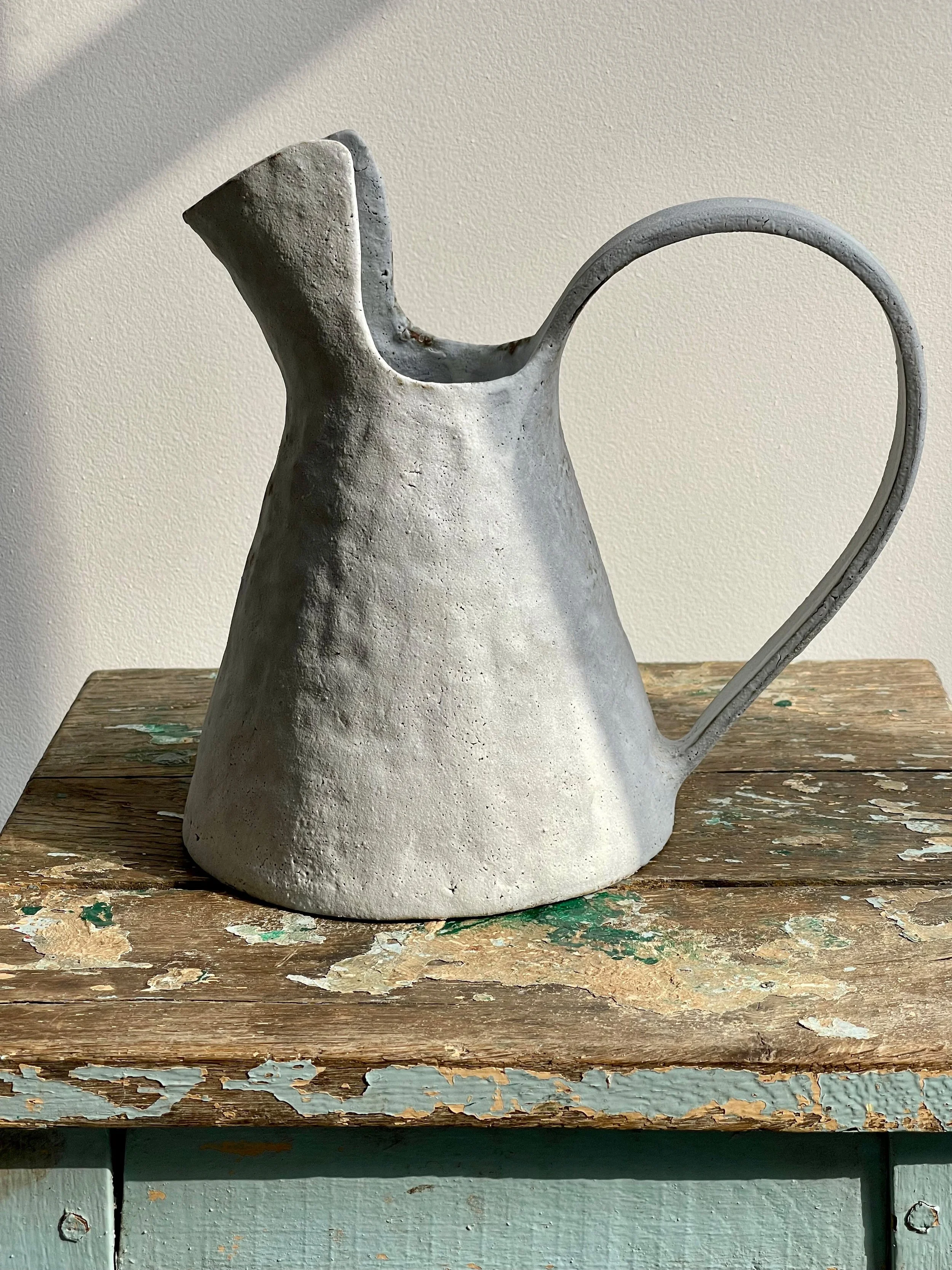 TropheeMacocotte-CraftGallery-Paris-JapaneseCeramics-XLOffWhiteJug1_3.jpg