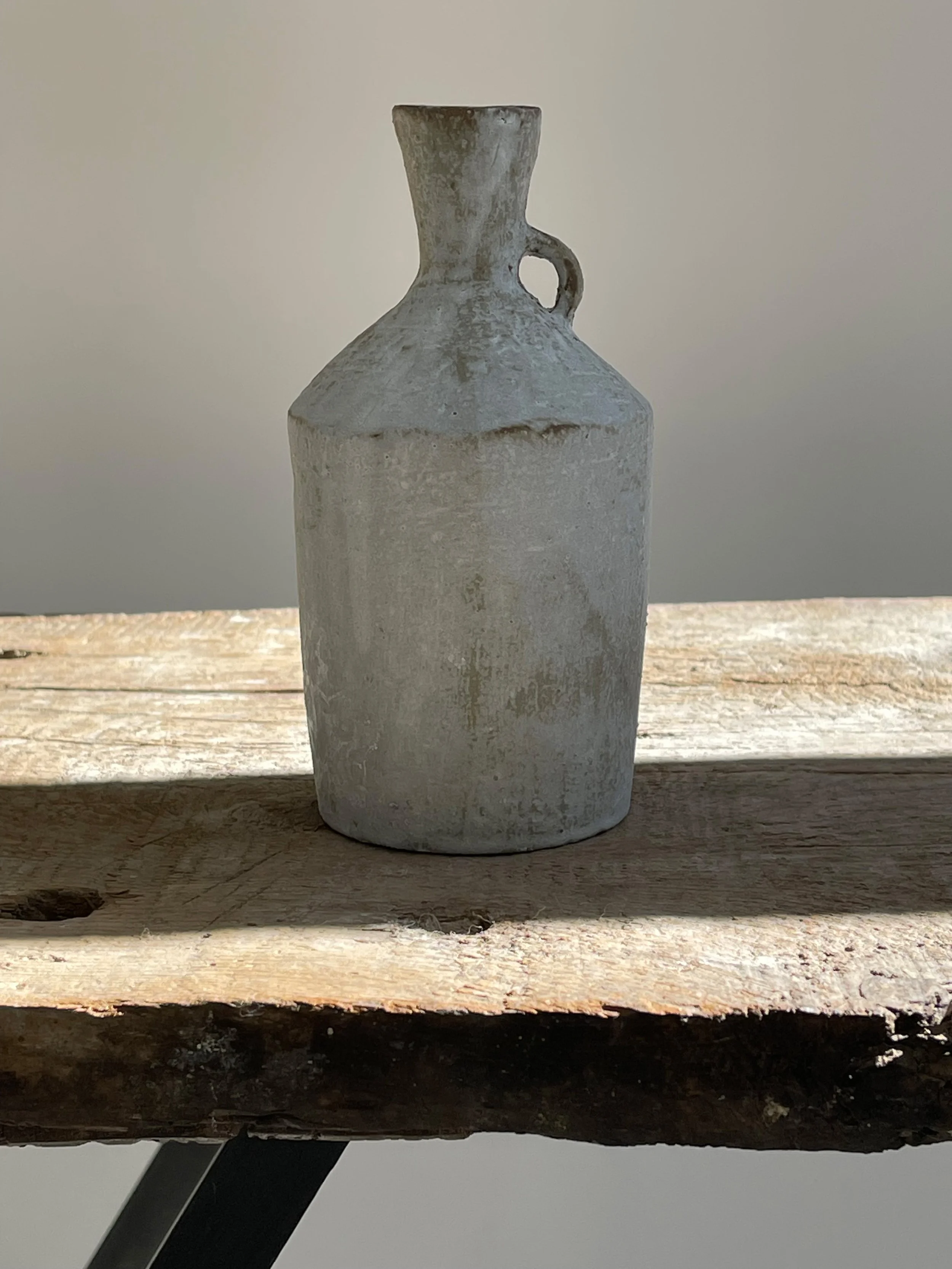 TropheeMacocotte-CraftGallery-Paris-JapaneseCeramics-LOff-WhiteBottle1_1.jpg