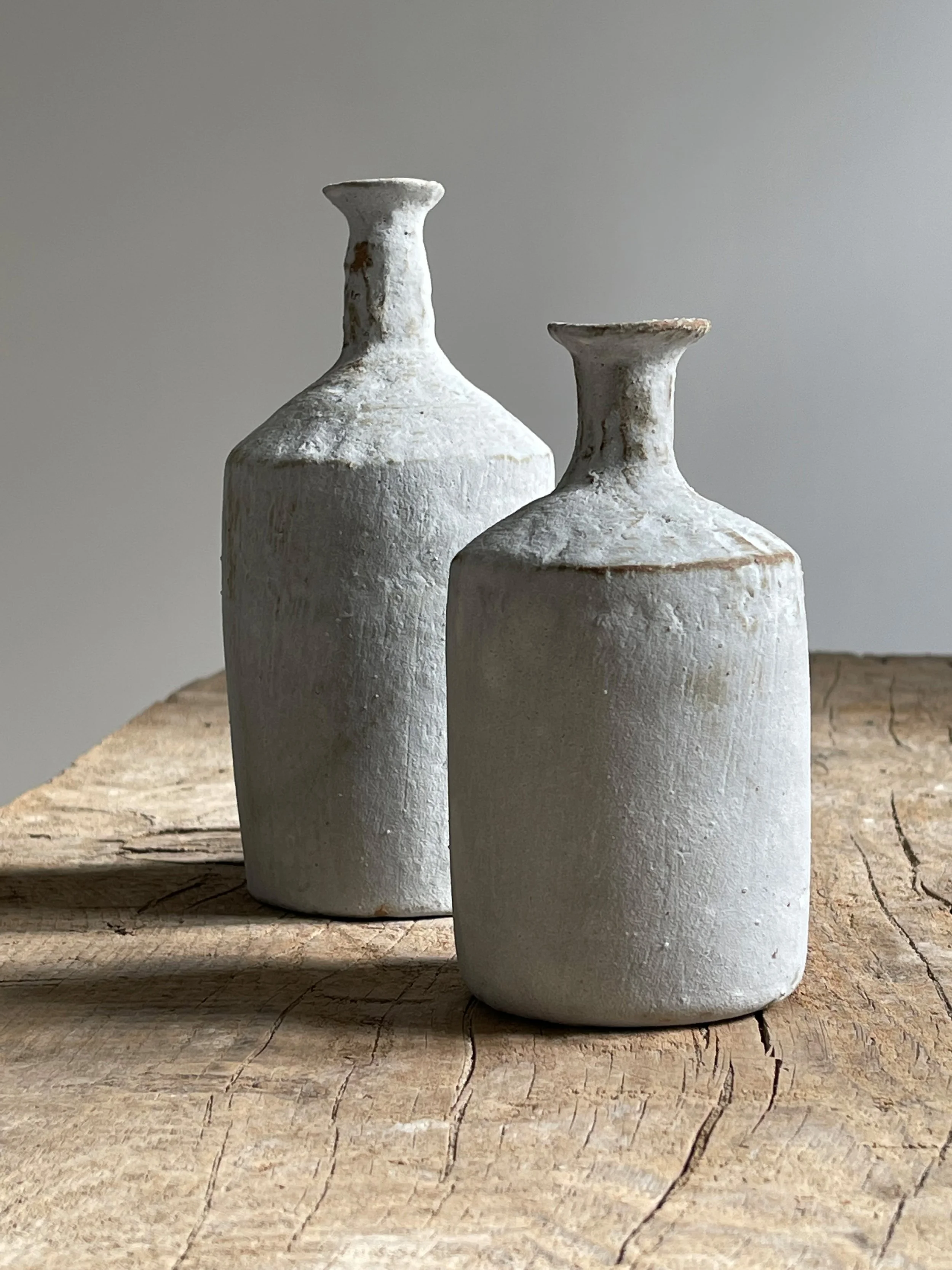 TropheeMacocotte-CraftGallery-Paris-JapaneseCeramics-LOffWhiteBottle4_3.jpg