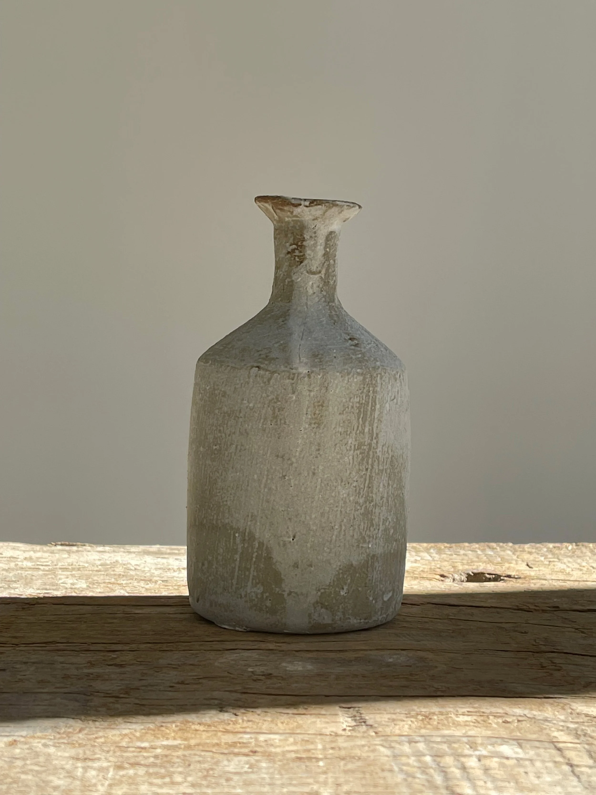 -Nobue Ibaraki • M Off-white bottle 4