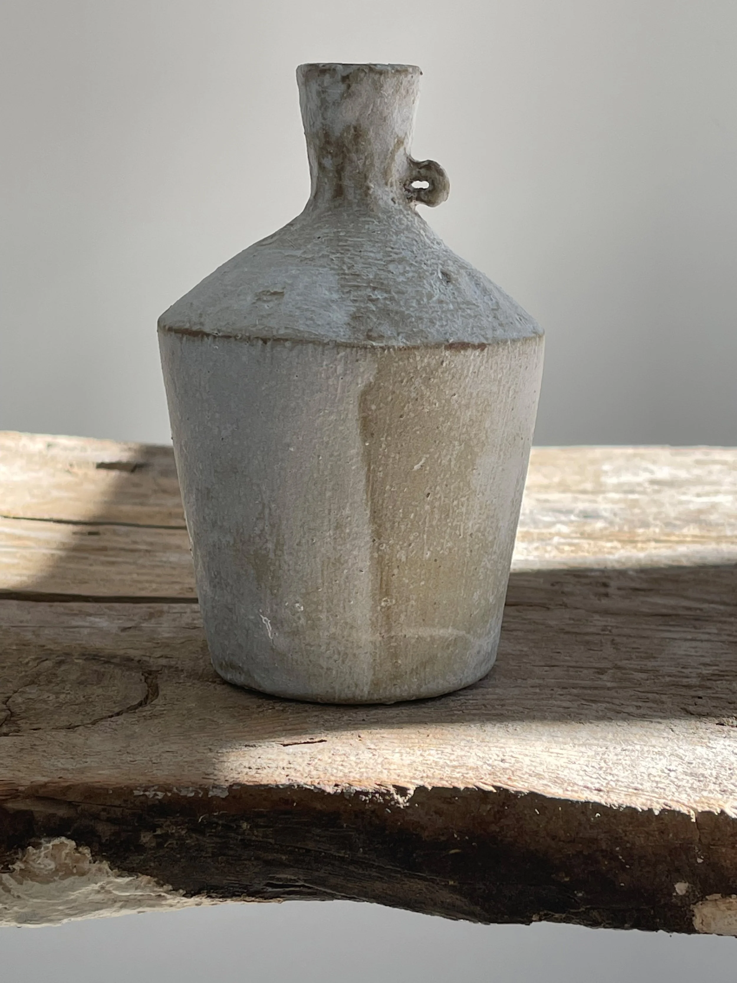 TropheeMacocotte-CraftGallery-Paris-JapaneseCeramics-MOffWhiteBottle6_4.jpg
