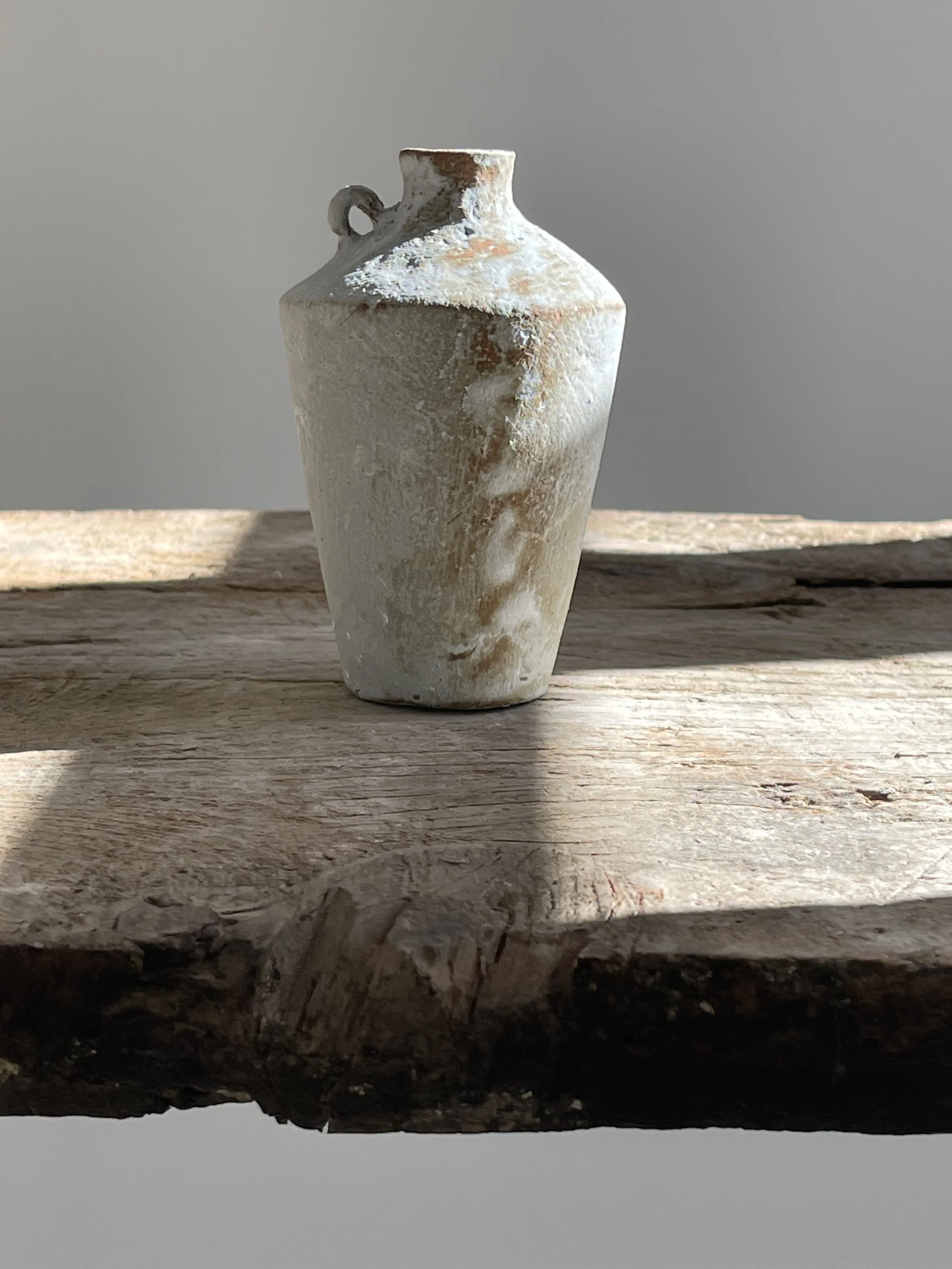 TropheeMacocotte-CraftGallery-Paris-JapaneseCeramics-SOffWhiteBottle1_5.jpg