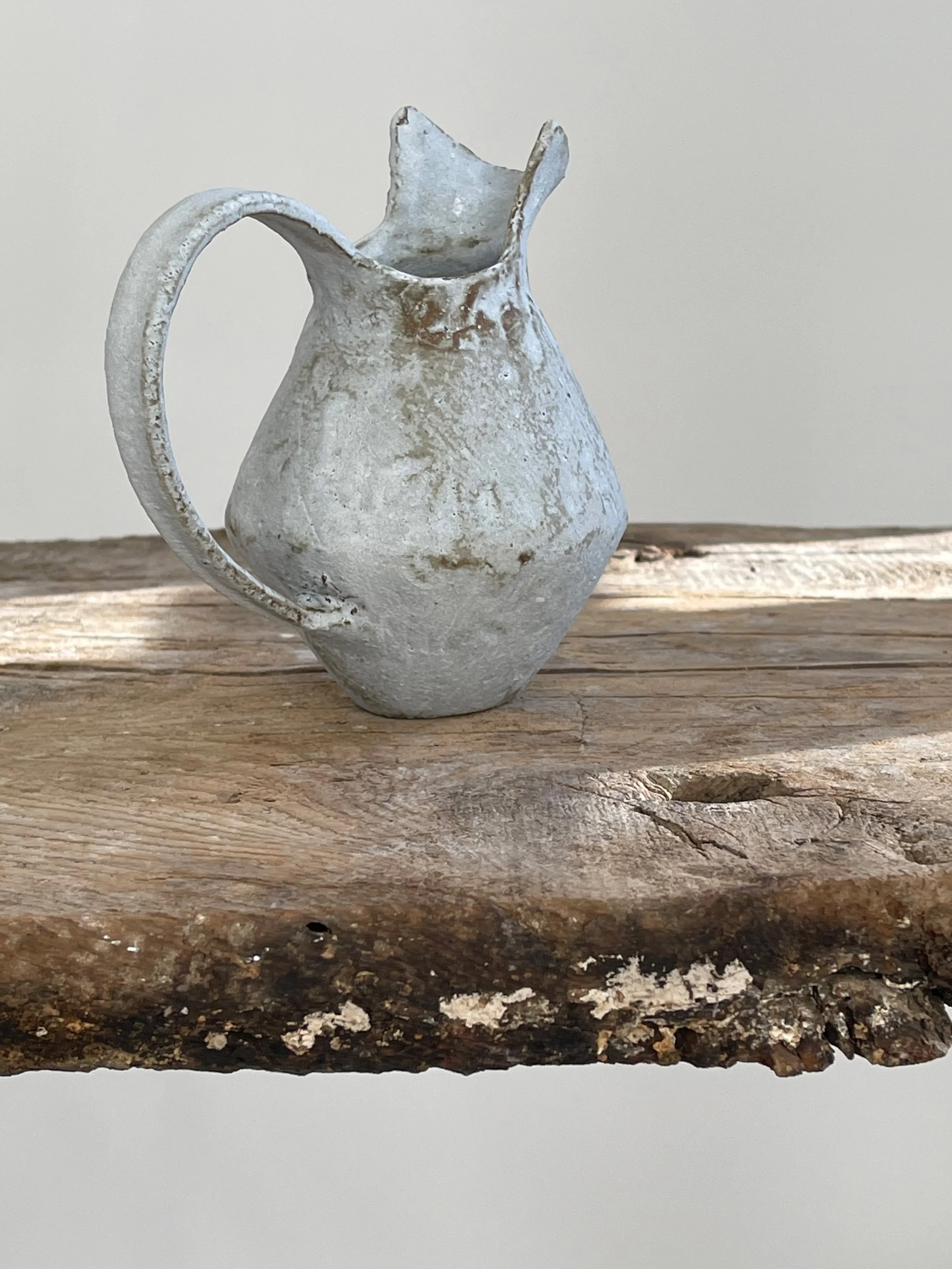 TropheeMacocotte-CraftGallery-Paris-JapaneseCeramics-Nobue-Ibaraki-SOffWhiteRoundPitcher1_1.jpg