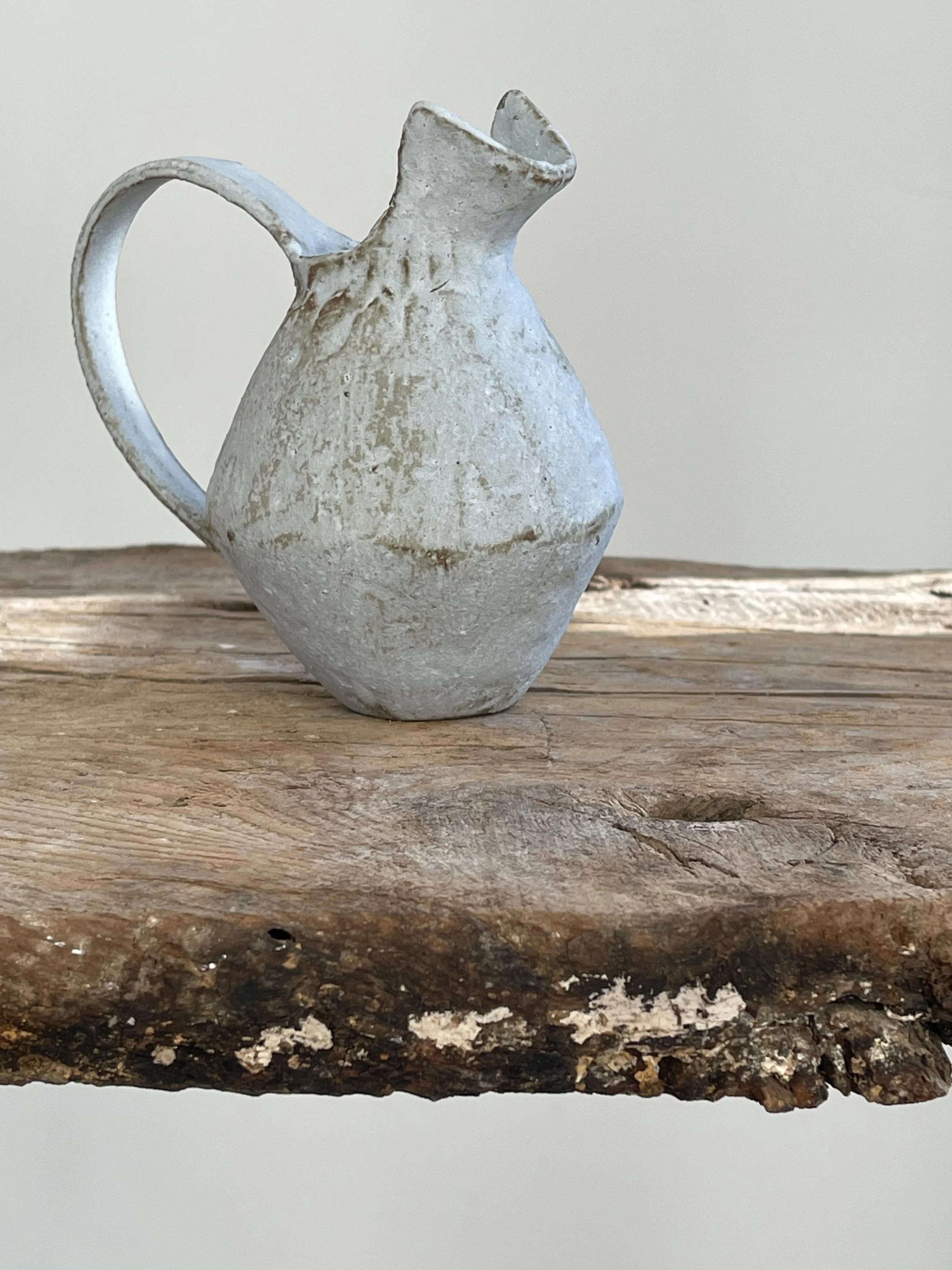 -Nobue Ibaraki • S Off-white round pitcher 1