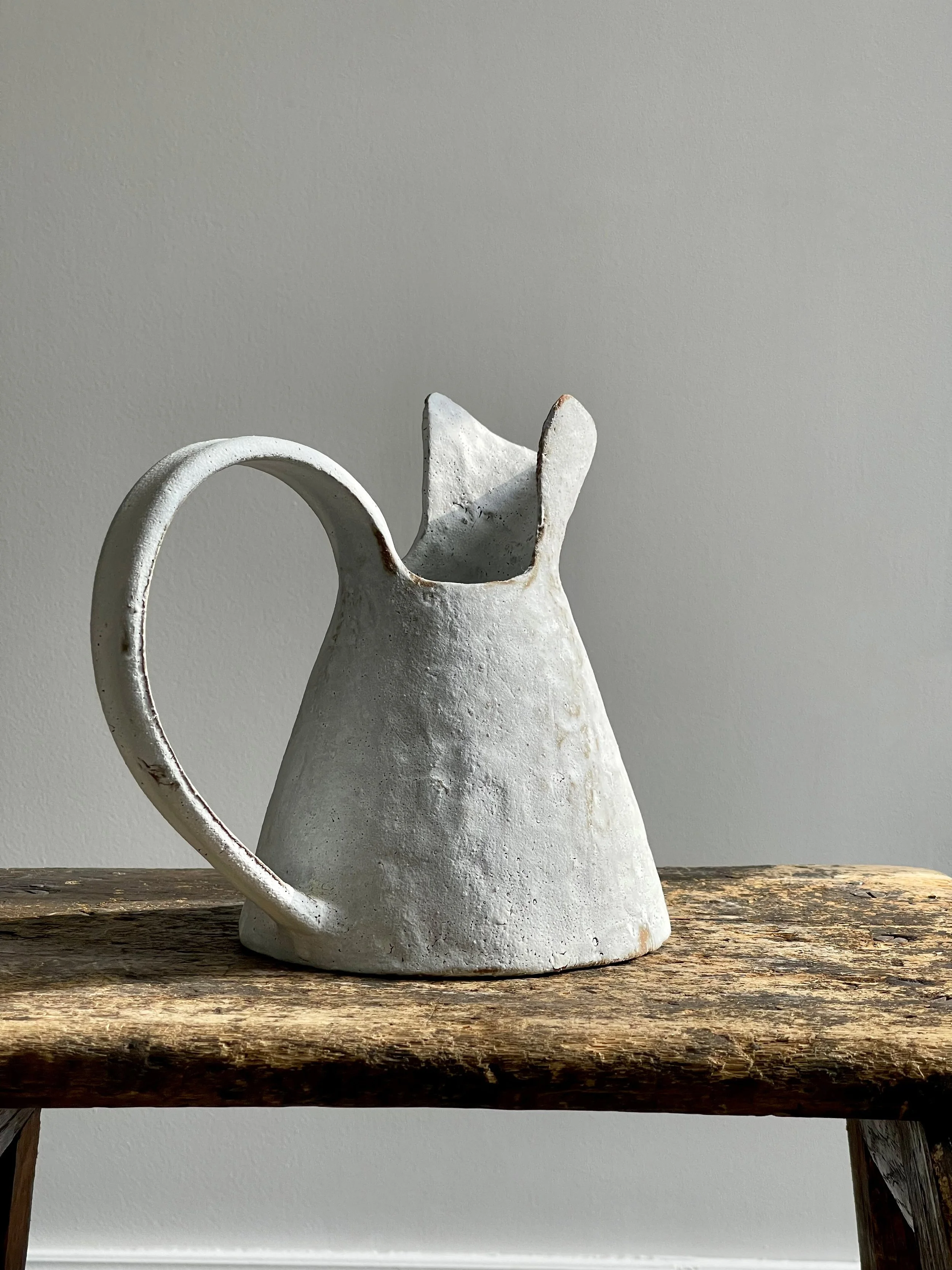 TropheeMacocotte-CraftGallery-Paris-JapaneseCeramics-Nobue-Ibaraki-LOffWhiteJug3_5.jpg