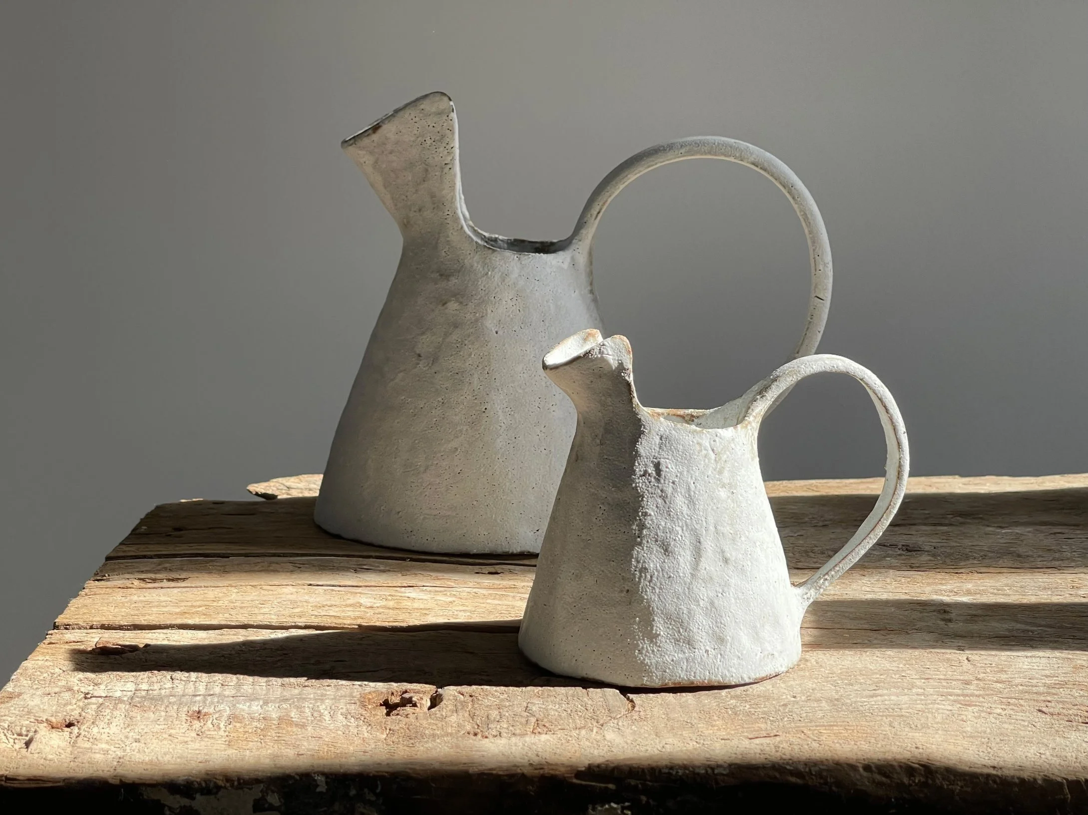 TropheeMacocotte-CraftGallery-Paris-JapaneseCeramics-Nobue-Ibaraki-LOffWhiteJug3_3.jpg