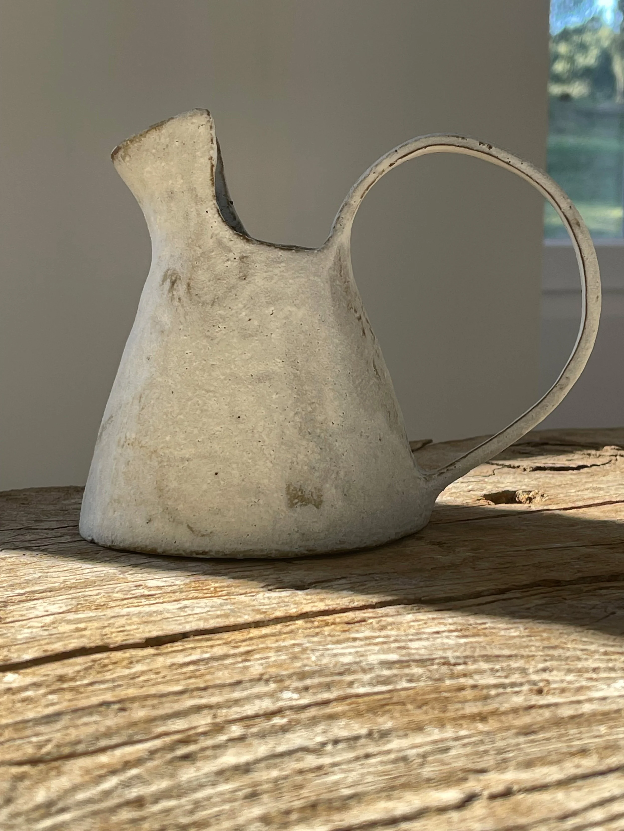 TropheeMacocotte-CraftGallery-Paris-JapaneseCeramics-Nobue-Ibaraki-MOffWhiteJug1_2.jpg