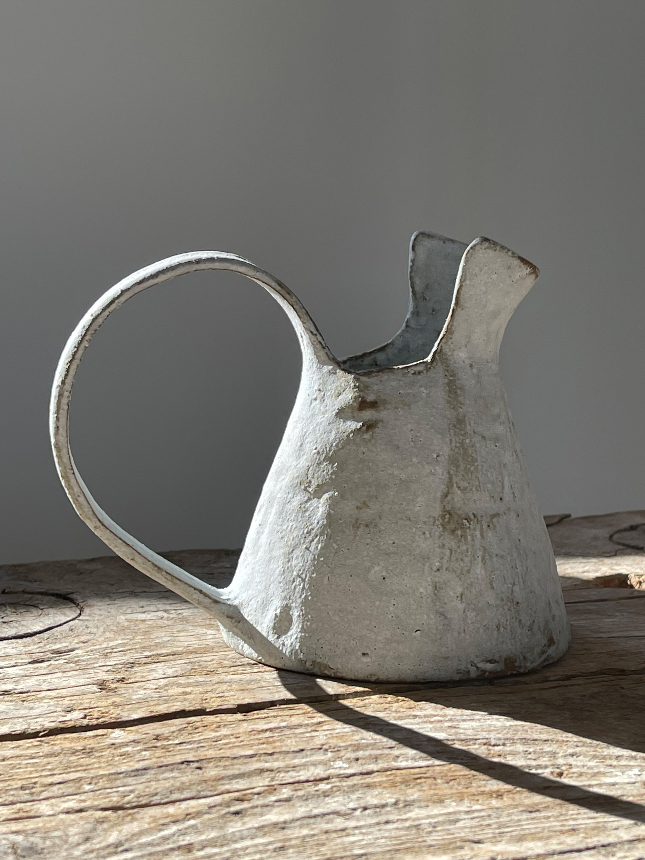TropheeMacocotte-CraftGallery-Paris-JapaneseCeramics-Nobue-Ibaraki-MOffWhiteJug1_5.jpg