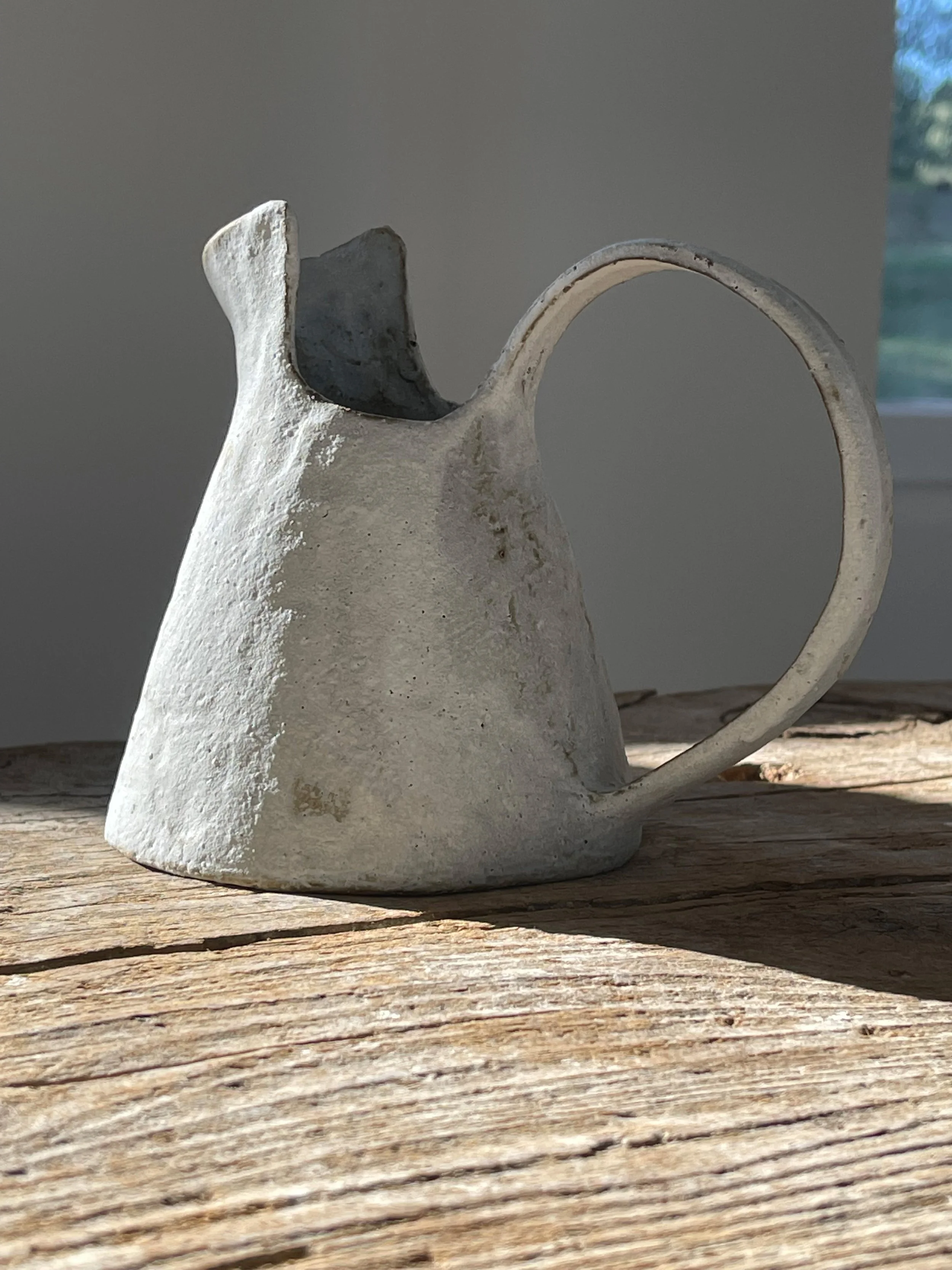 TropheeMacocotte-CraftGallery-Paris-JapaneseCeramics-Nobue-Ibaraki-MOffWhiteJug1_4.jpg