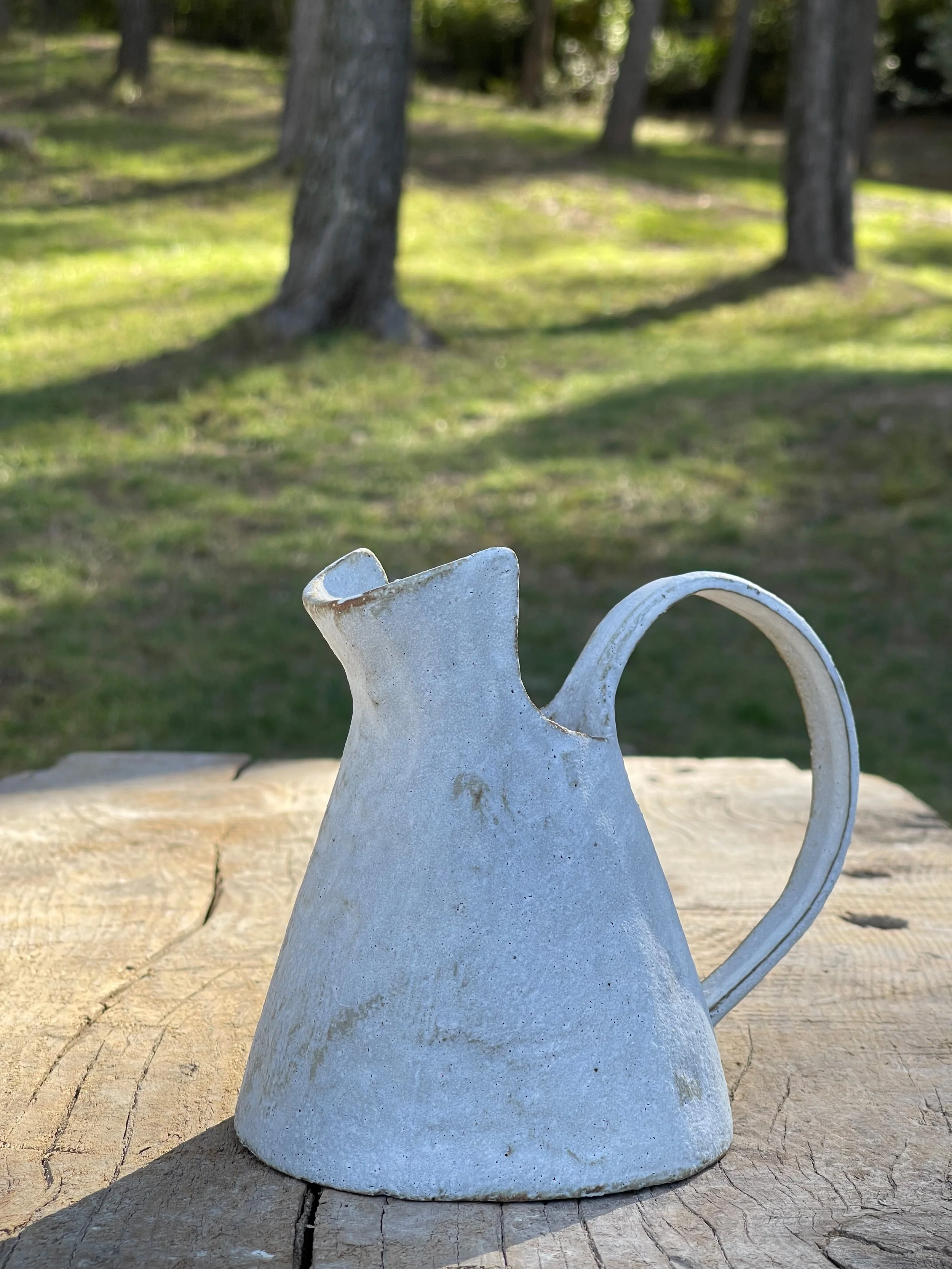TropheeMacocotte-CraftGallery-Paris-JapaneseCeramics-Nobue-Ibaraki-MOffWhiteJug1_6.jpg