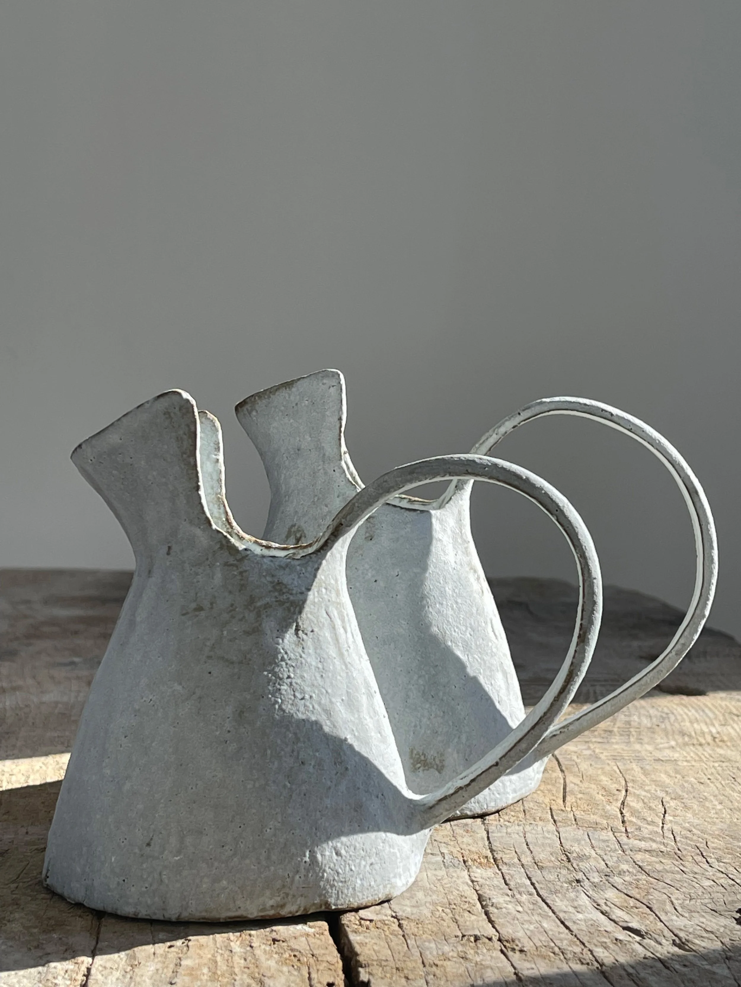TropheeMacocotte-CraftGallery-Paris-JapaneseCeramics-Nobue-Ibaraki-MOffWhiteJug2_4.jpg