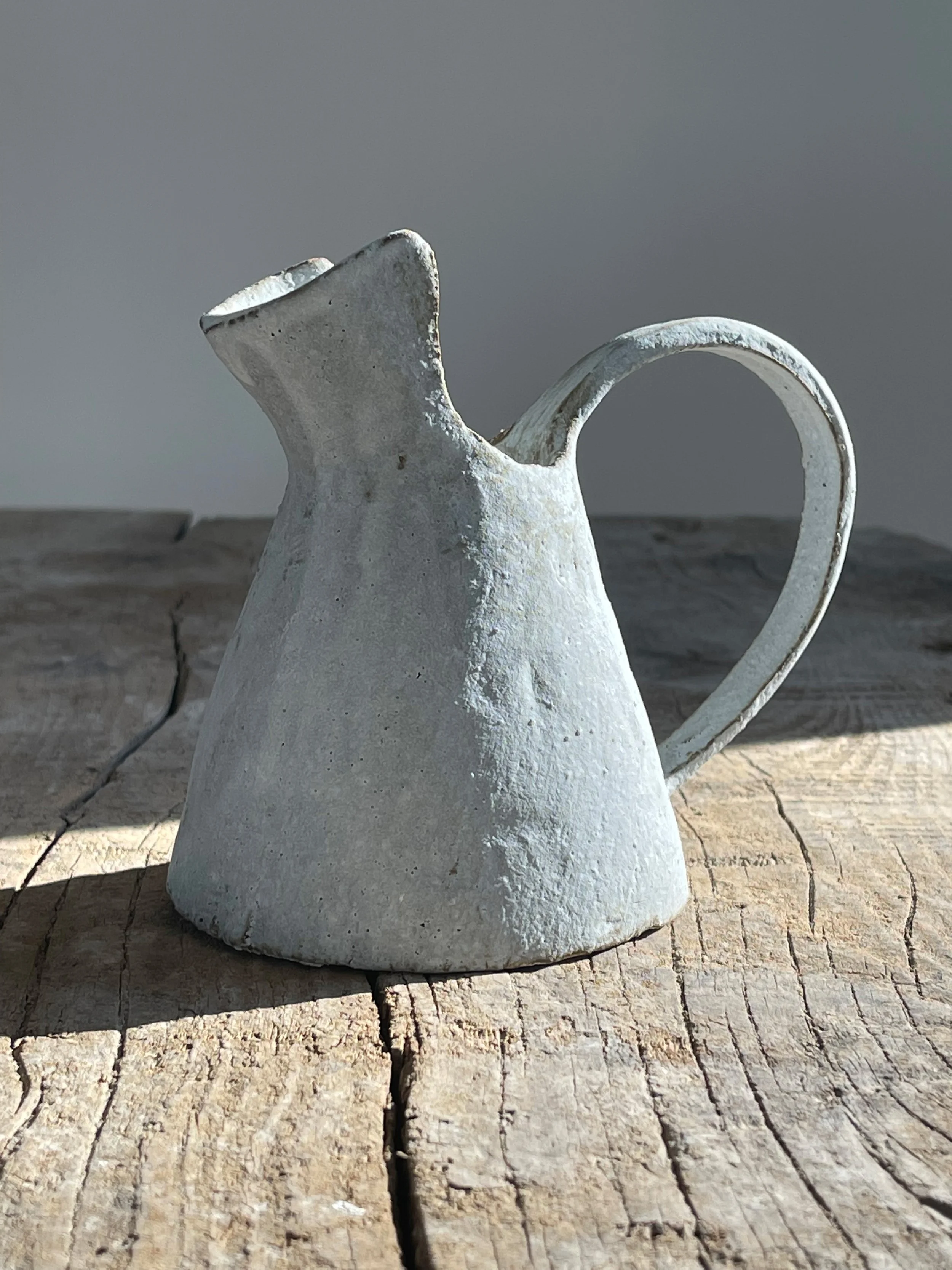 TropheeMacocotte-CraftGallery-Paris-JapaneseCeramics-Nobue-Ibaraki-MOffWhiteJug2_5.jpg