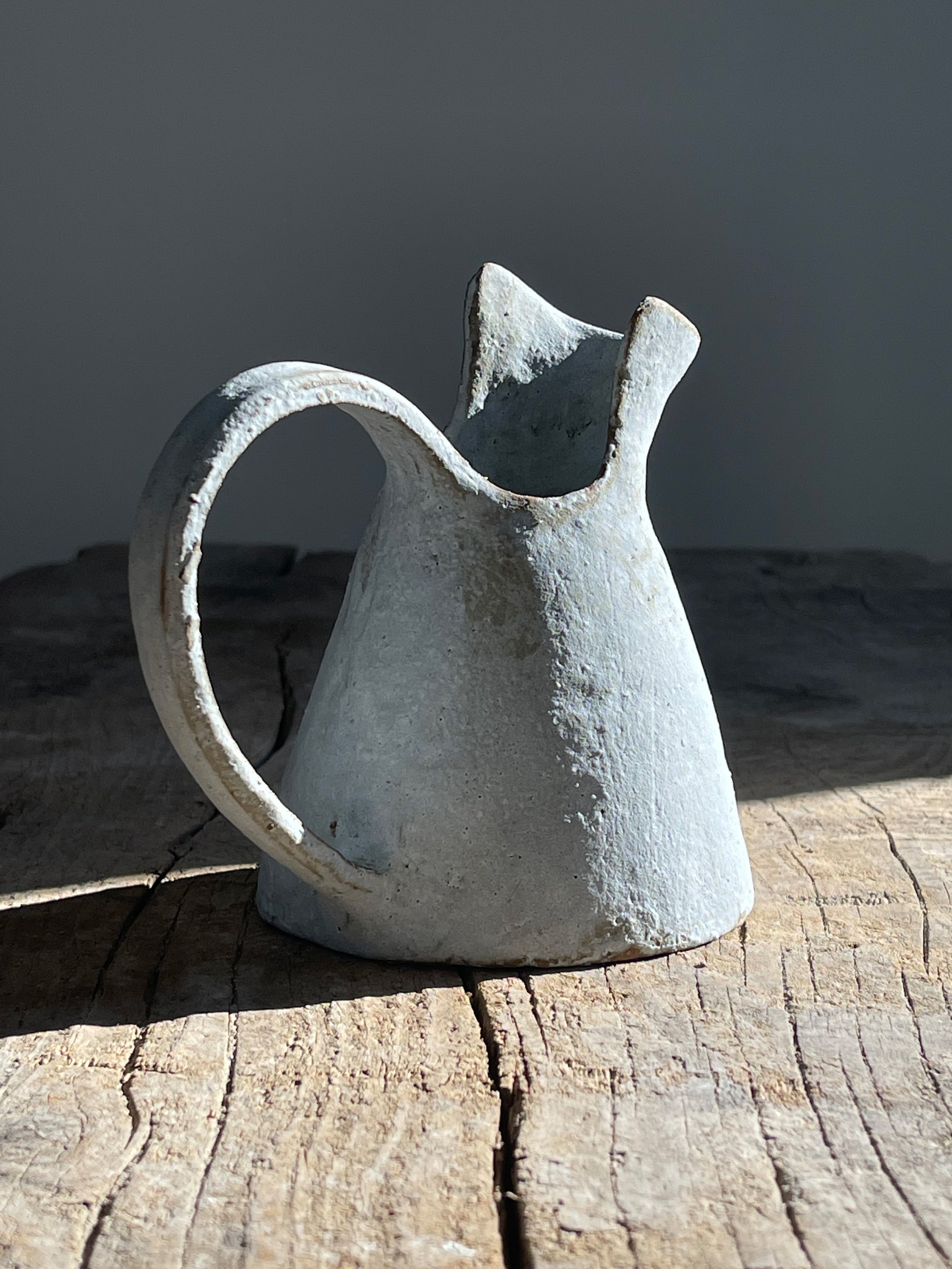 TropheeMacocotte-CraftGallery-Paris-JapaneseCeramics-Nobue-Ibaraki-MOffWhiteJug2_1.jpg