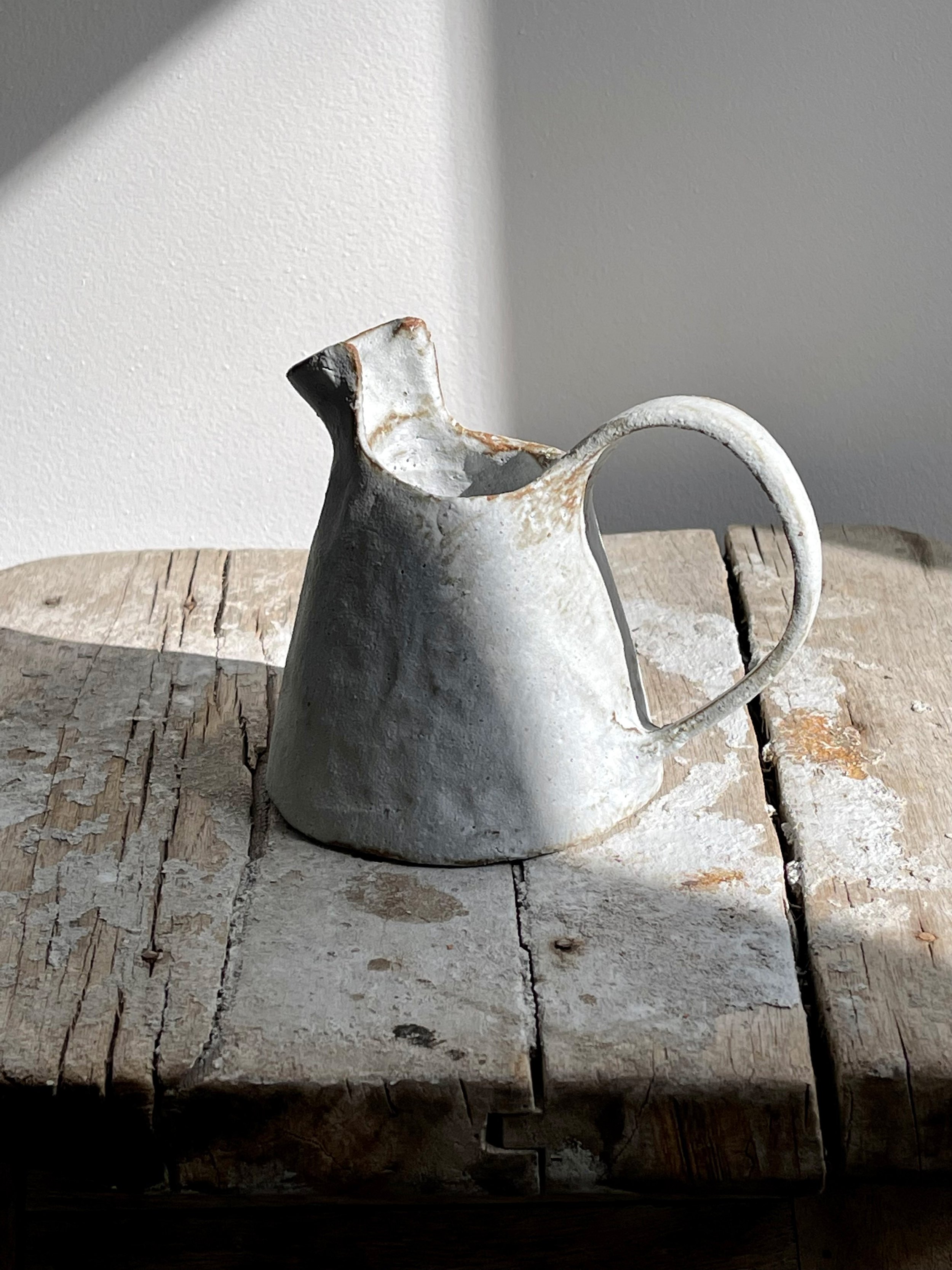 TropheeMacocotte-CraftGallery-Paris-JapaneseCeramics-Nobue-Ibaraki-SOffWhiteJug1_2.jpg