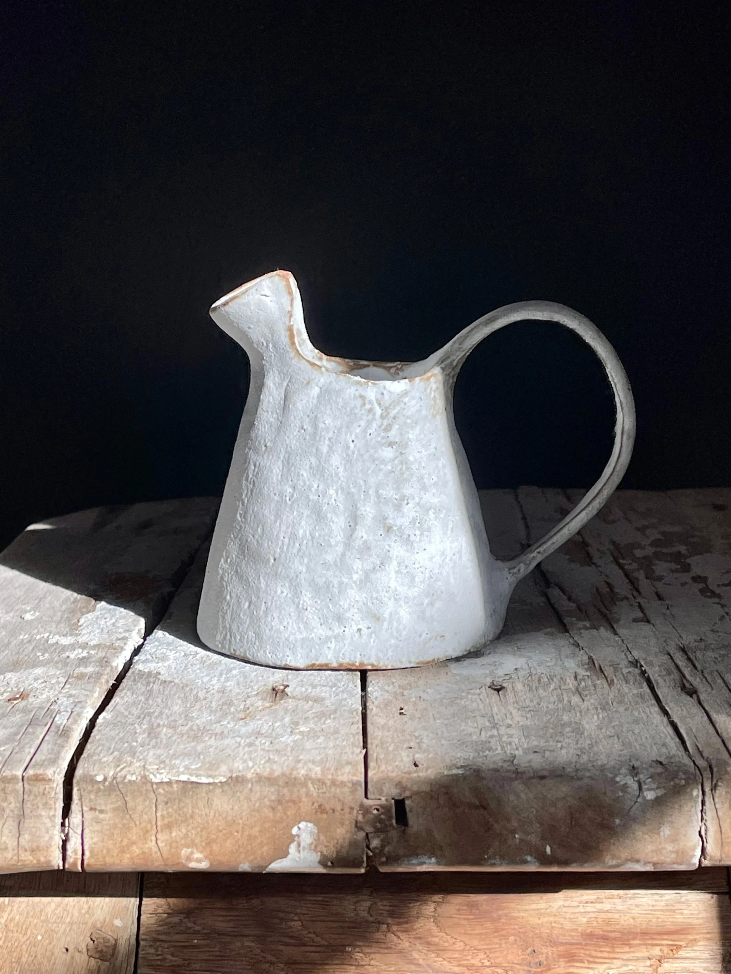 TropheeMacocotte-CraftGallery-Paris-JapaneseCeramics-Nobue-Ibaraki-SOffWhiteJug1_1.jpg