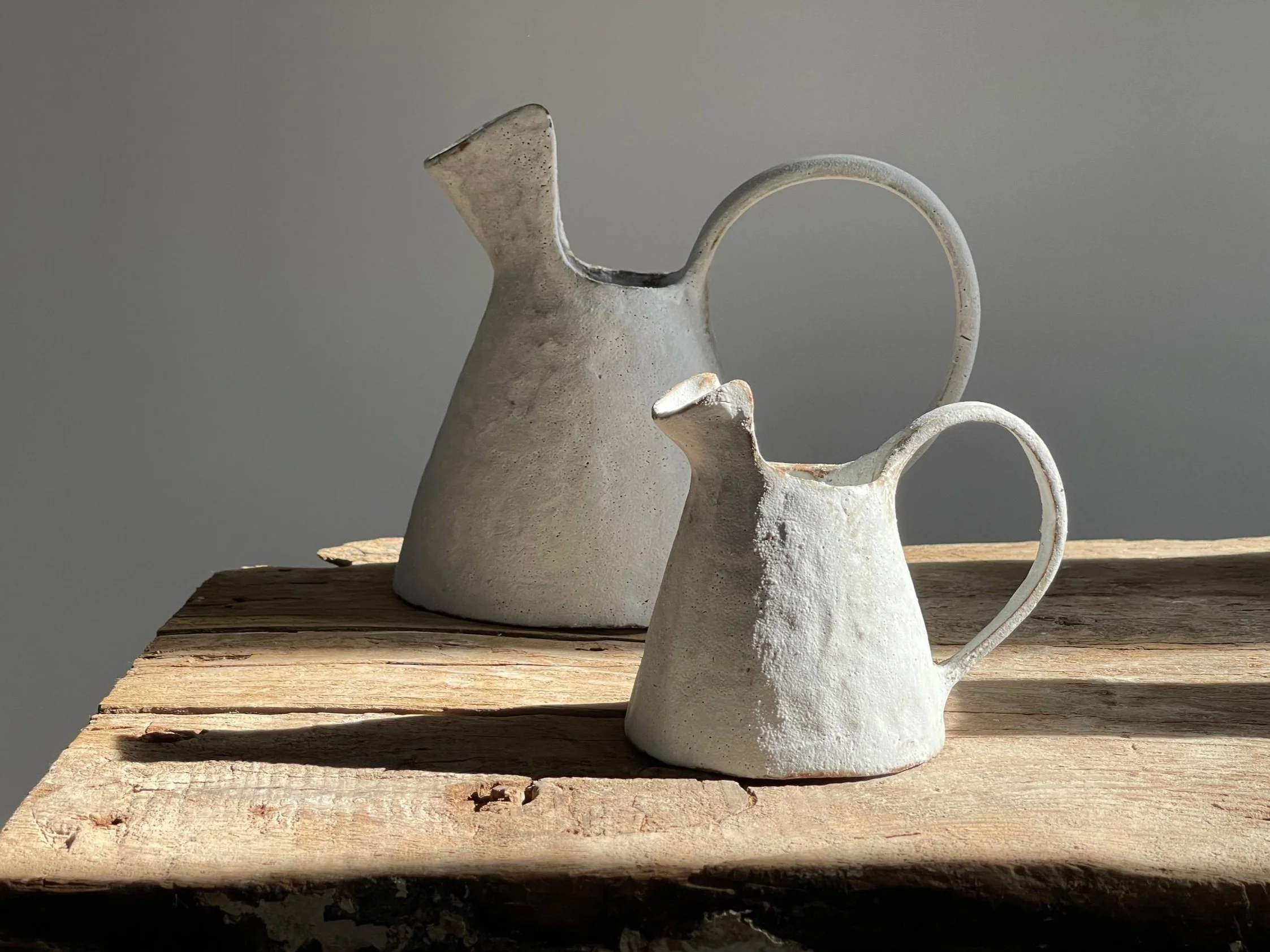 TropheeMacocotte-CraftGallery-Paris-JapaneseCeramics-Nobue-Ibaraki-LOffWhiteJug3_3.jpg