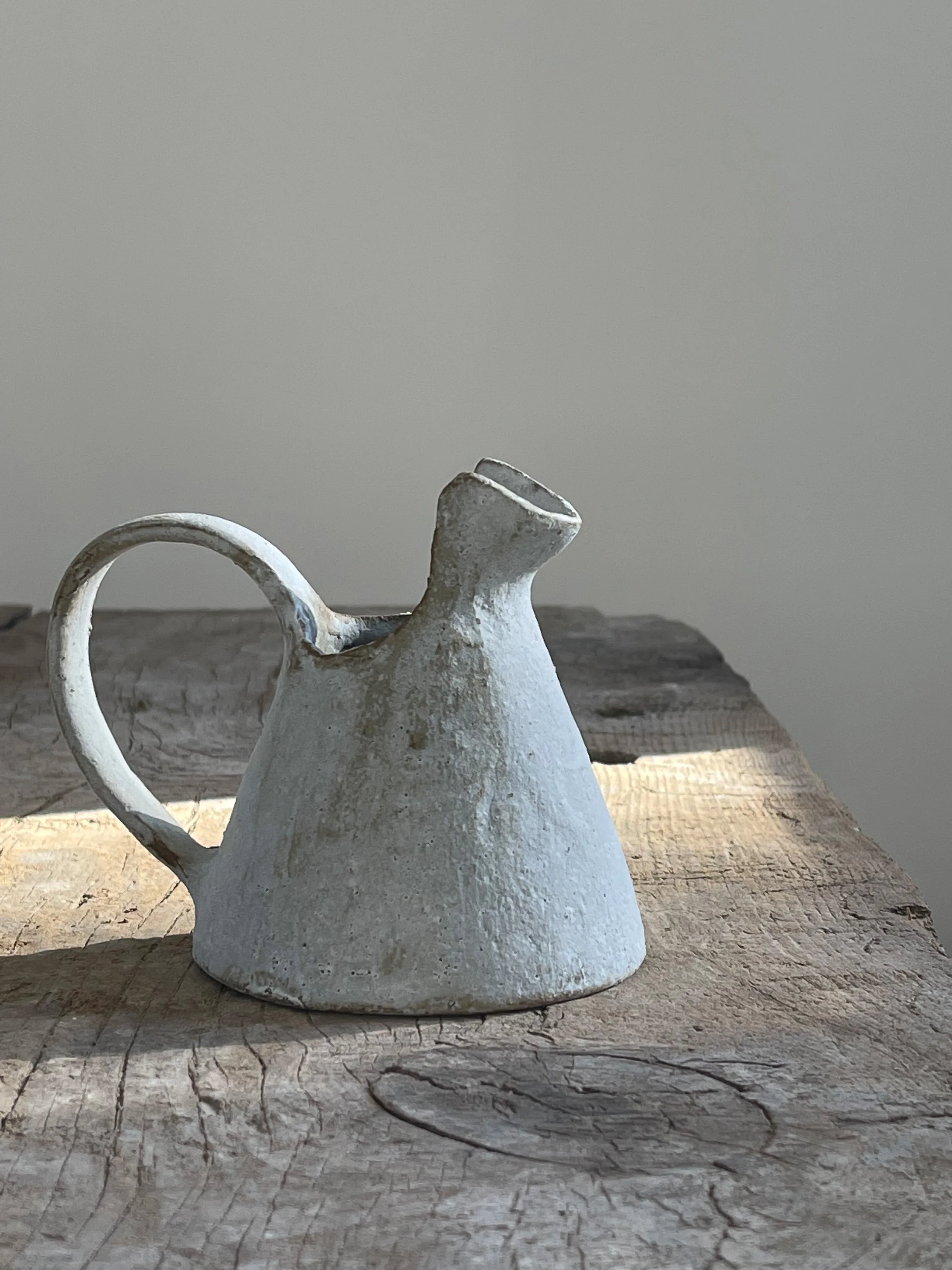 TropheeMacocotte-CraftGallery-Paris-JapaneseCeramics-Nobue-Ibaraki-SOffWhiteJug2_1.jpg