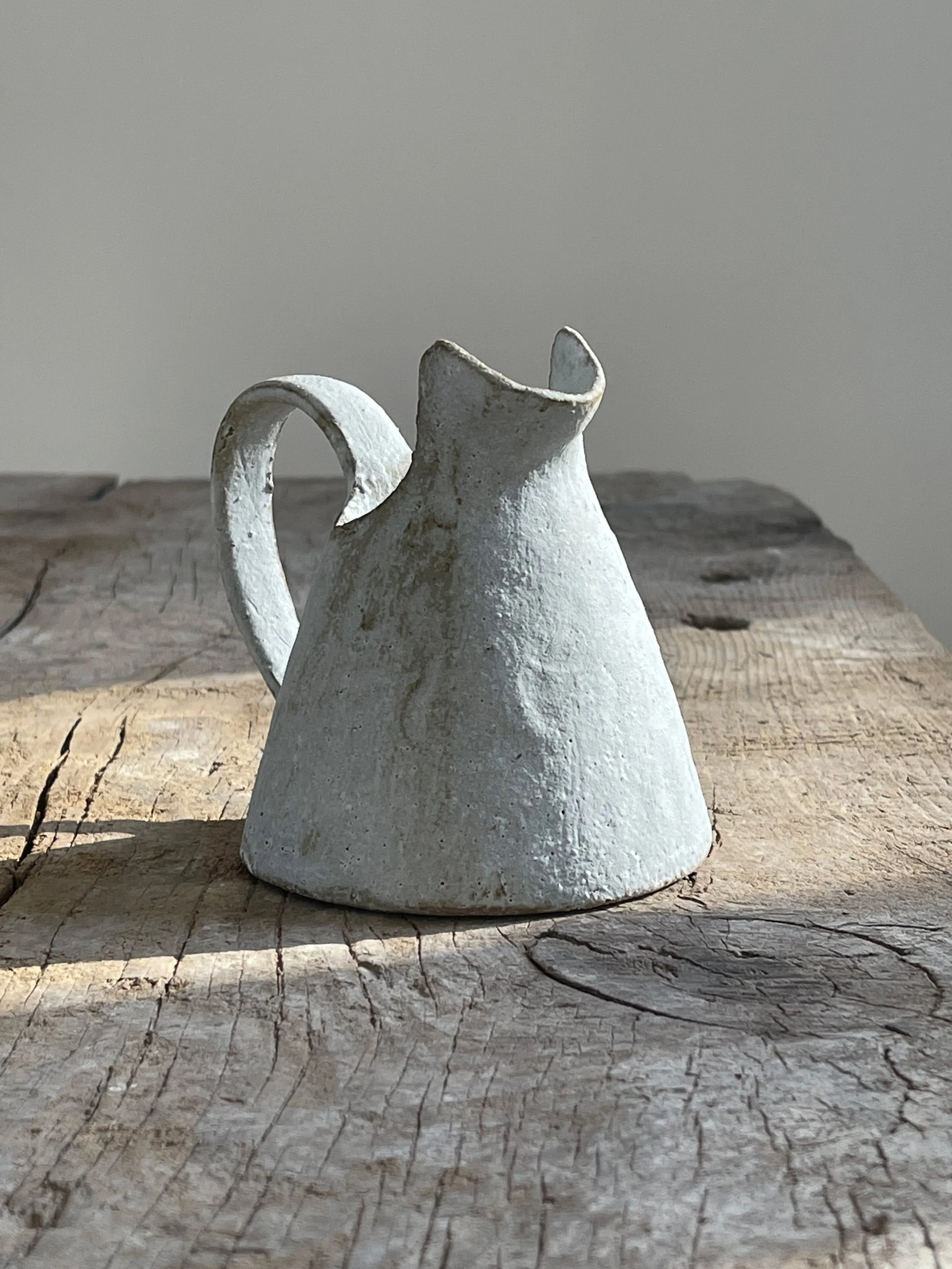 TropheeMacocotte-CraftGallery-Paris-JapaneseCeramics-Nobue-Ibaraki-SOffWhiteJug2_2.jpg