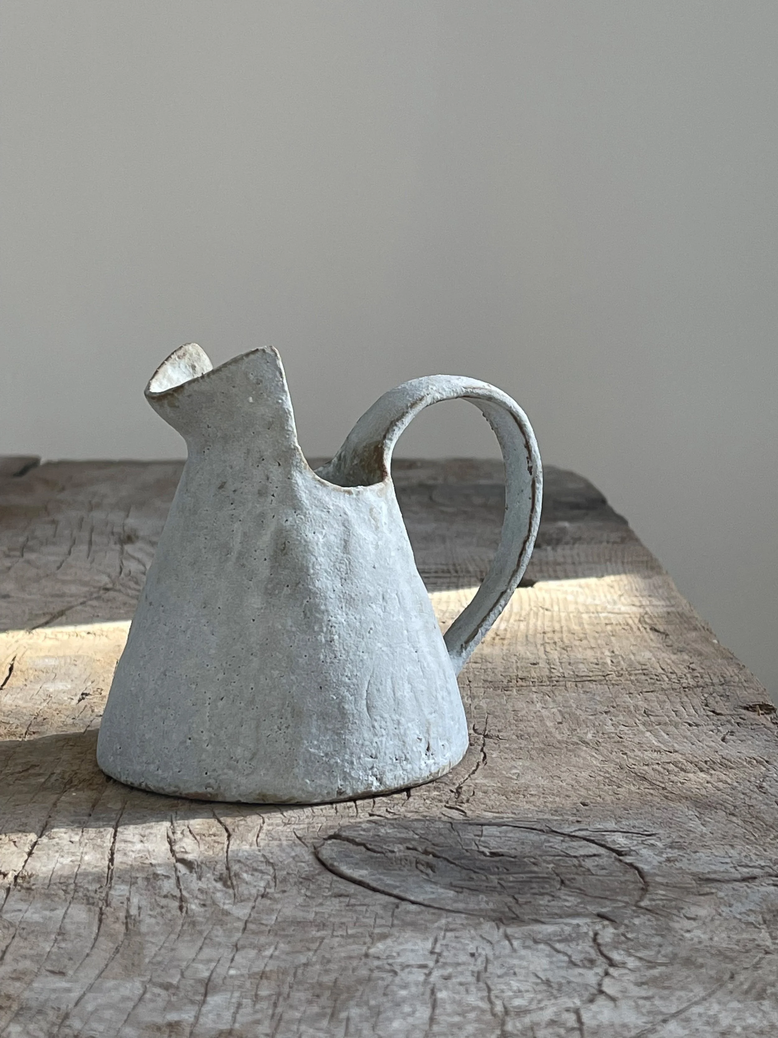 TropheeMacocotte-CraftGallery-Paris-JapaneseCeramics-Nobue-Ibaraki-SOffWhiteJug2_4.jpg