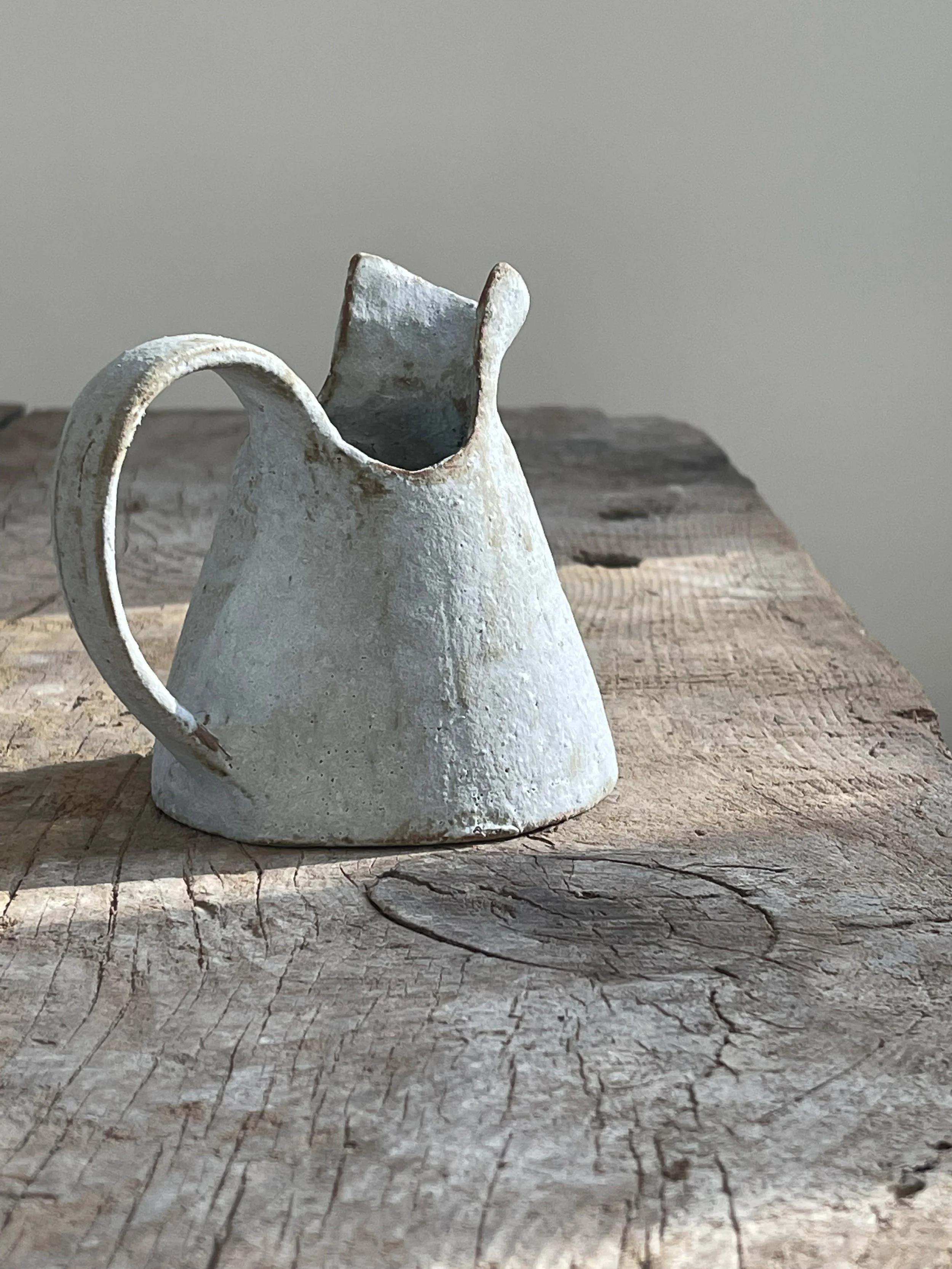 TropheeMacocotte-CraftGallery-Paris-JapaneseCeramics-Nobue-Ibaraki-SOffWhiteJug2_3.jpg
