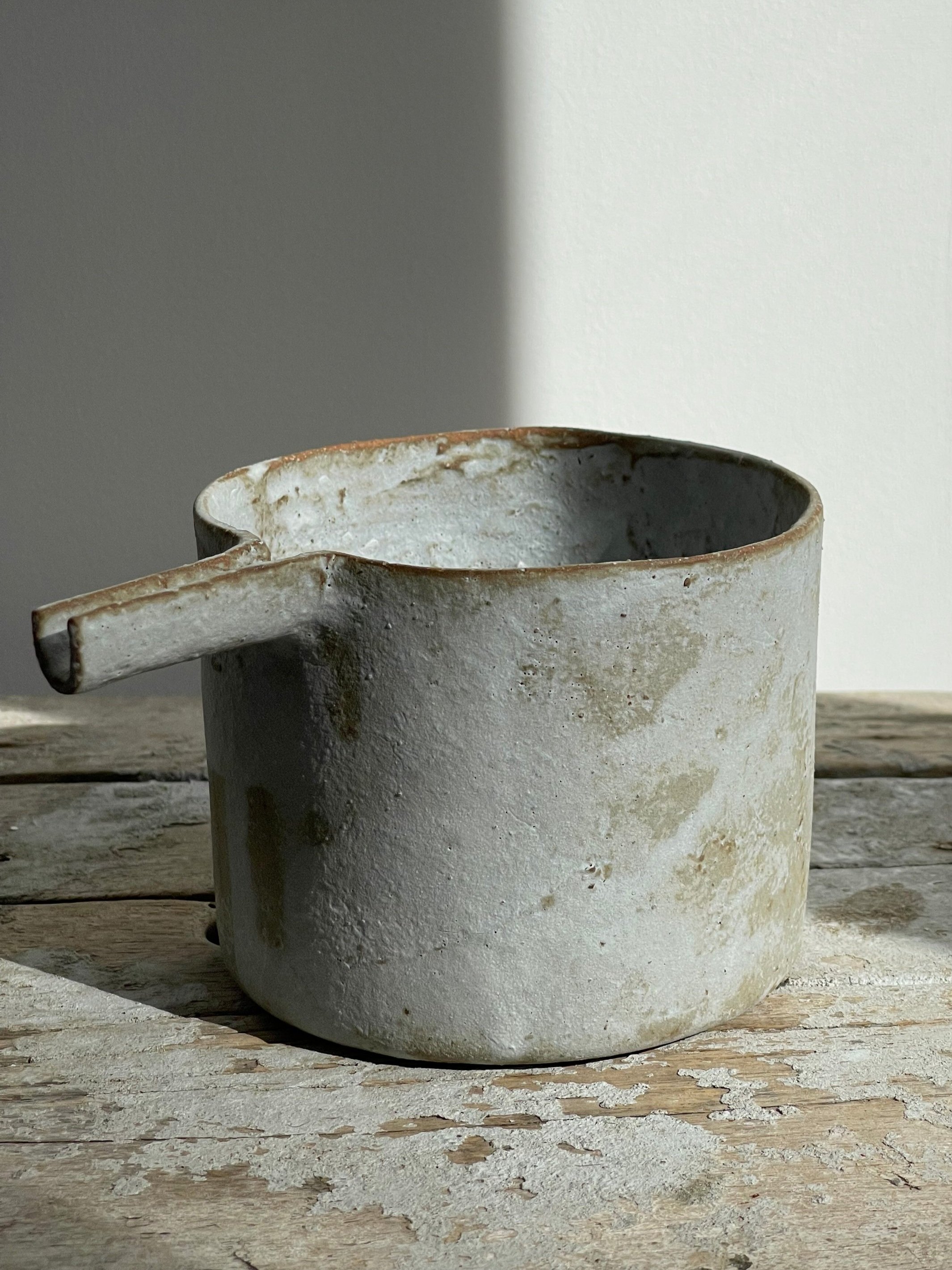 TropheeMacocotte-CraftGallery-Paris-JapaneseCeramics-Nobue-Ibaraki-LOffWhiteKatakuchi1_2.jpg