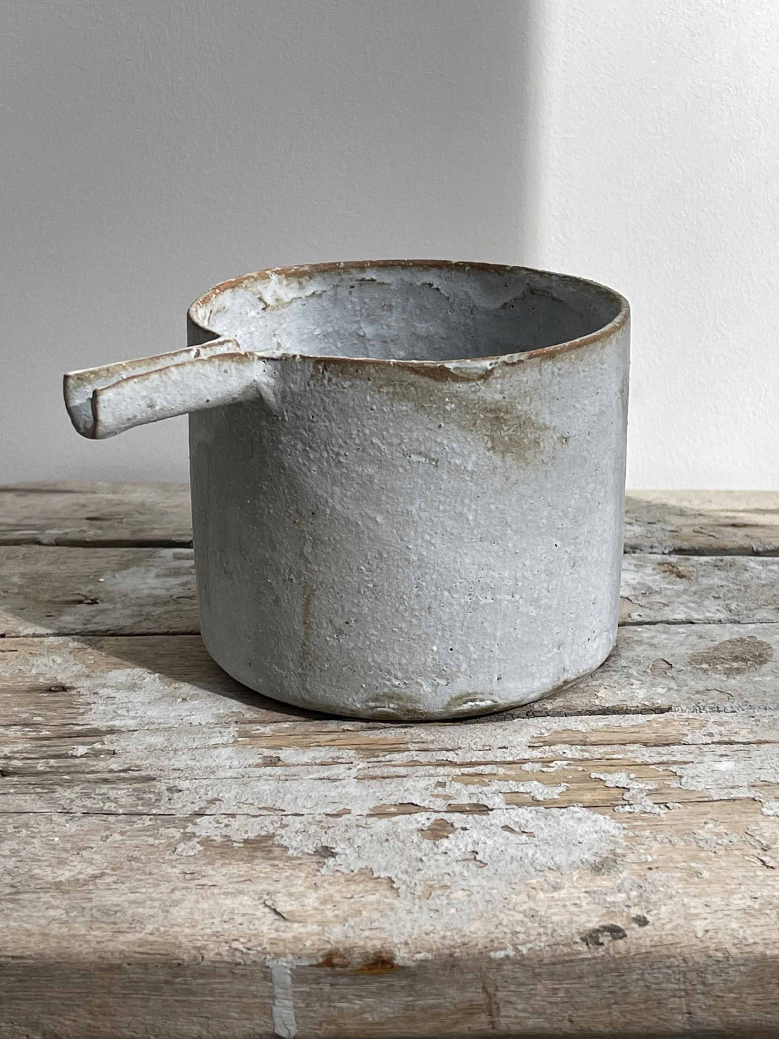 TropheeMacocotte-CraftGallery-Paris-JapaneseCeramics-Nobue-Ibaraki-LOffWhiteKatakuchi2_1.jpg