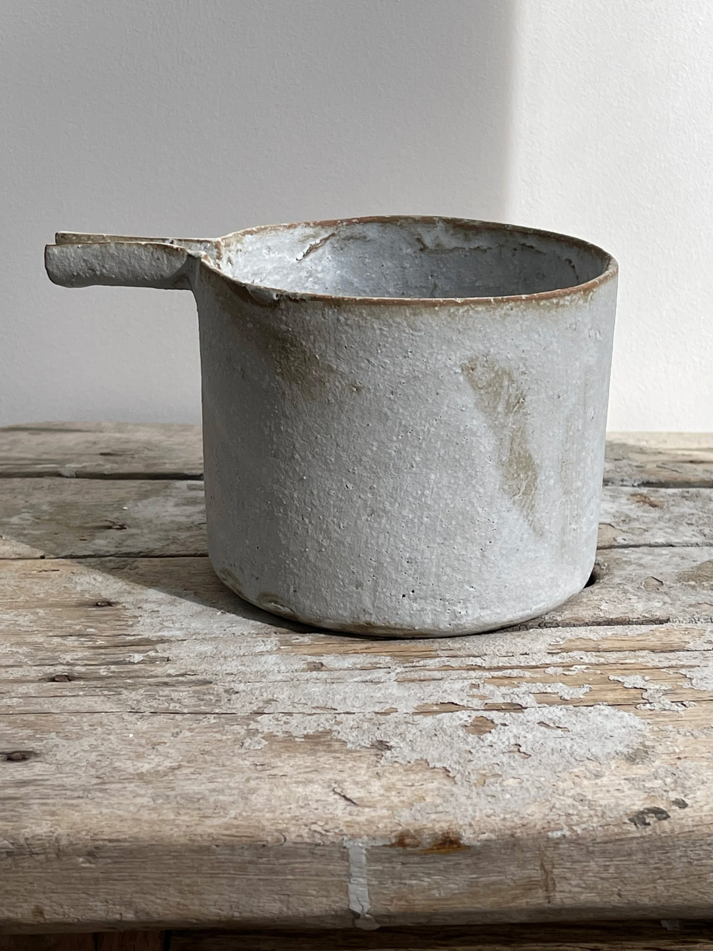 TropheeMacocotte-CraftGallery-Paris-JapaneseCeramics-Nobue-Ibaraki-LOffWhiteKatakuchi2_3.jpg