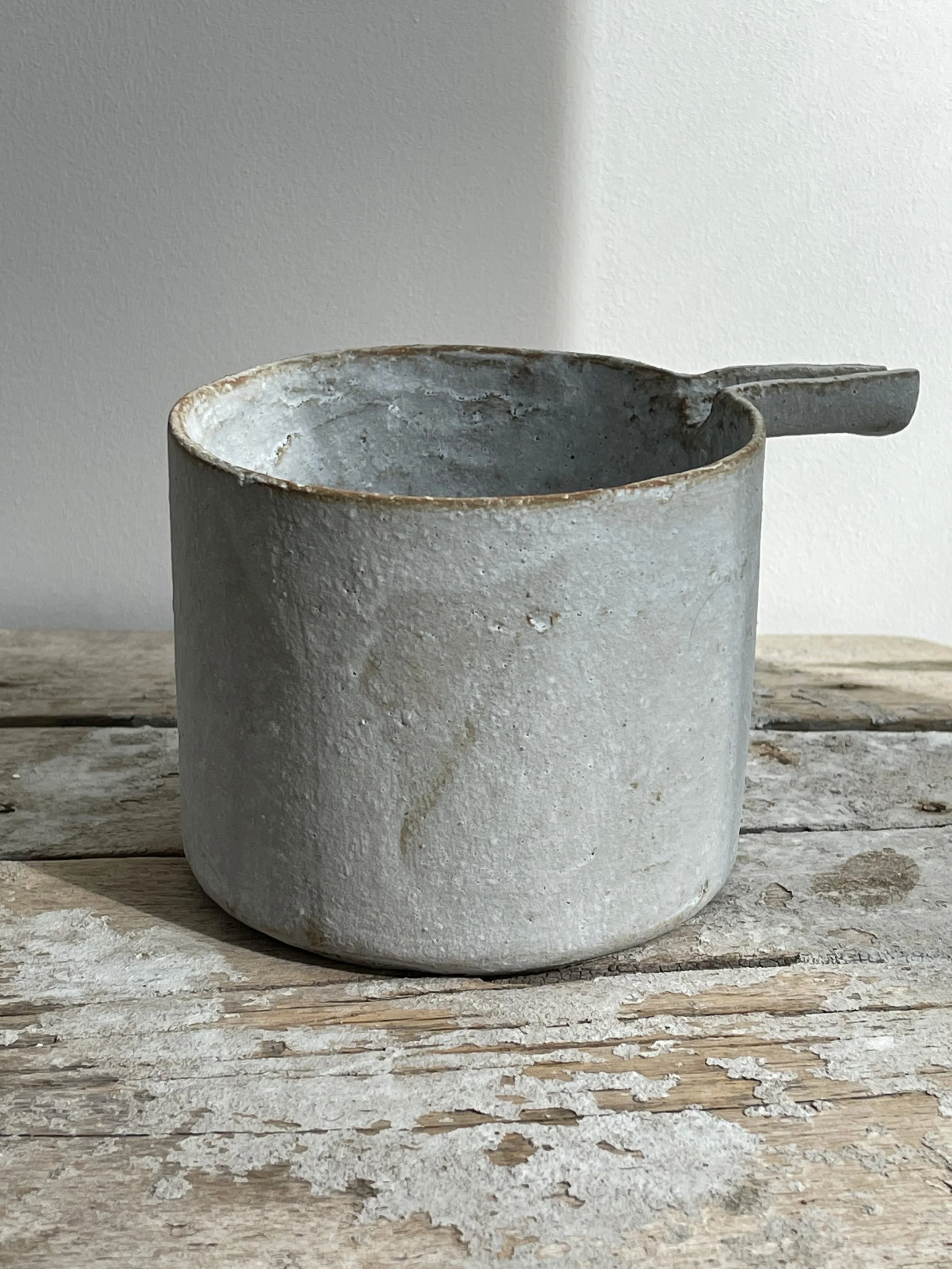 TropheeMacocotte-CraftGallery-Paris-JapaneseCeramics-Nobue-Ibaraki-LOffWhiteKatakuchi2_2.jpg