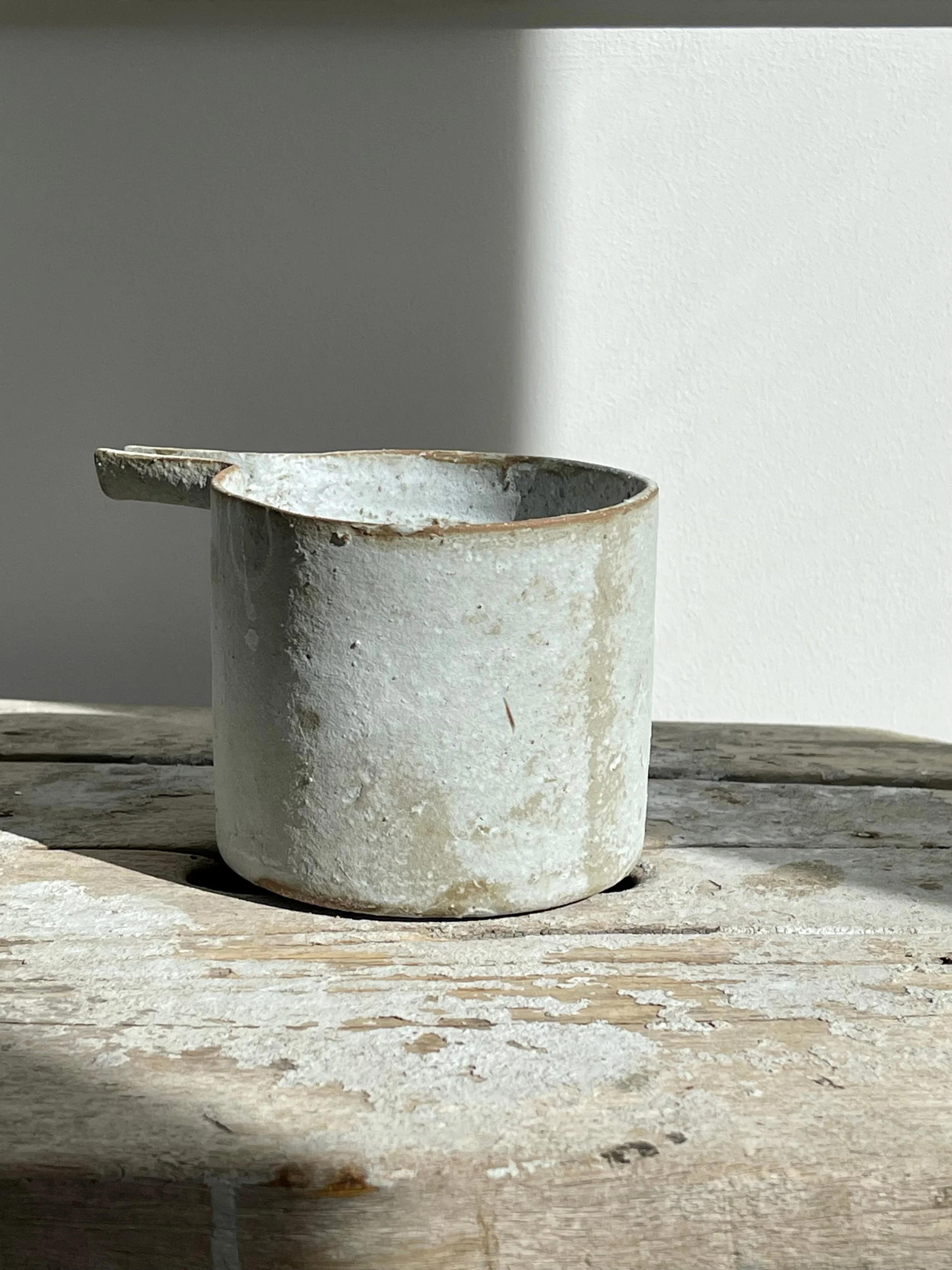 TropheeMacocotte-CraftGallery-Paris-JapaneseCeramics-Nobue-Ibaraki-MOffWhiteKatakuchi1_3.jpg