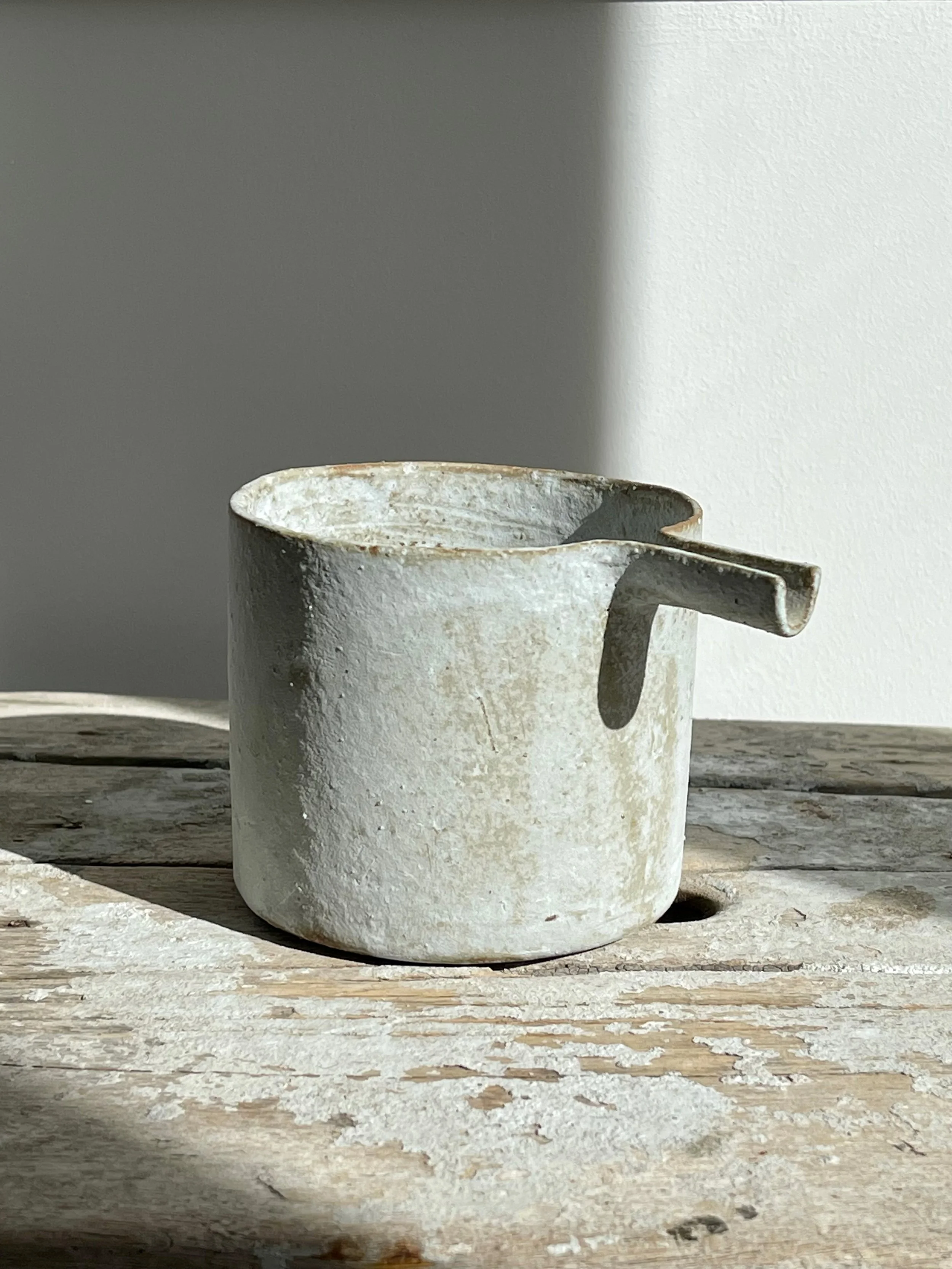 TropheeMacocotte-CraftGallery-Paris-JapaneseCeramics-Nobue-Ibaraki-MOffWhiteKatakuchi1_1.jpg