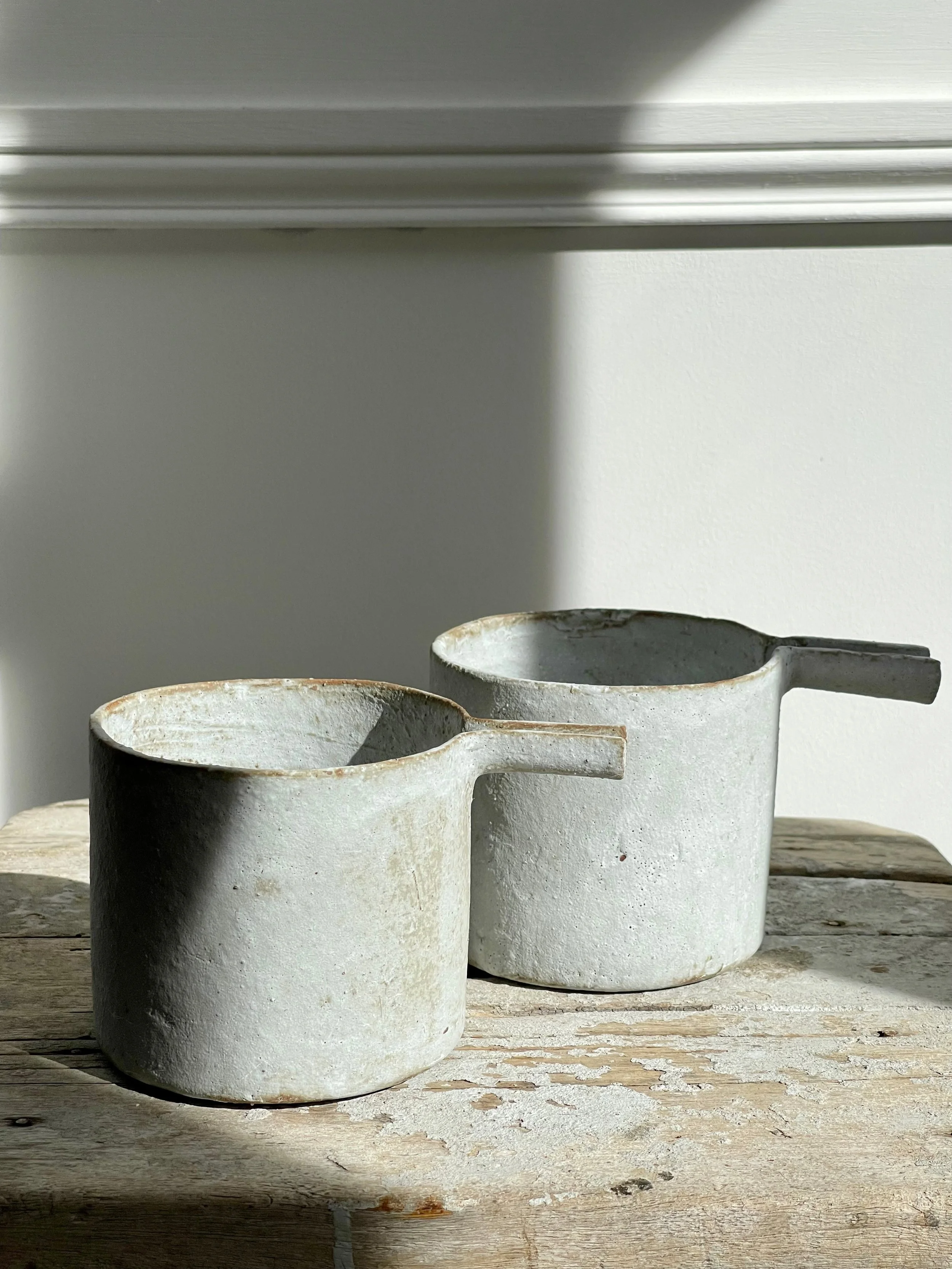 TropheeMacocotte-CraftGallery-Paris-JapaneseCeramics-Nobue-Ibaraki-MOffWhiteKatakuchi1_2.jpg
