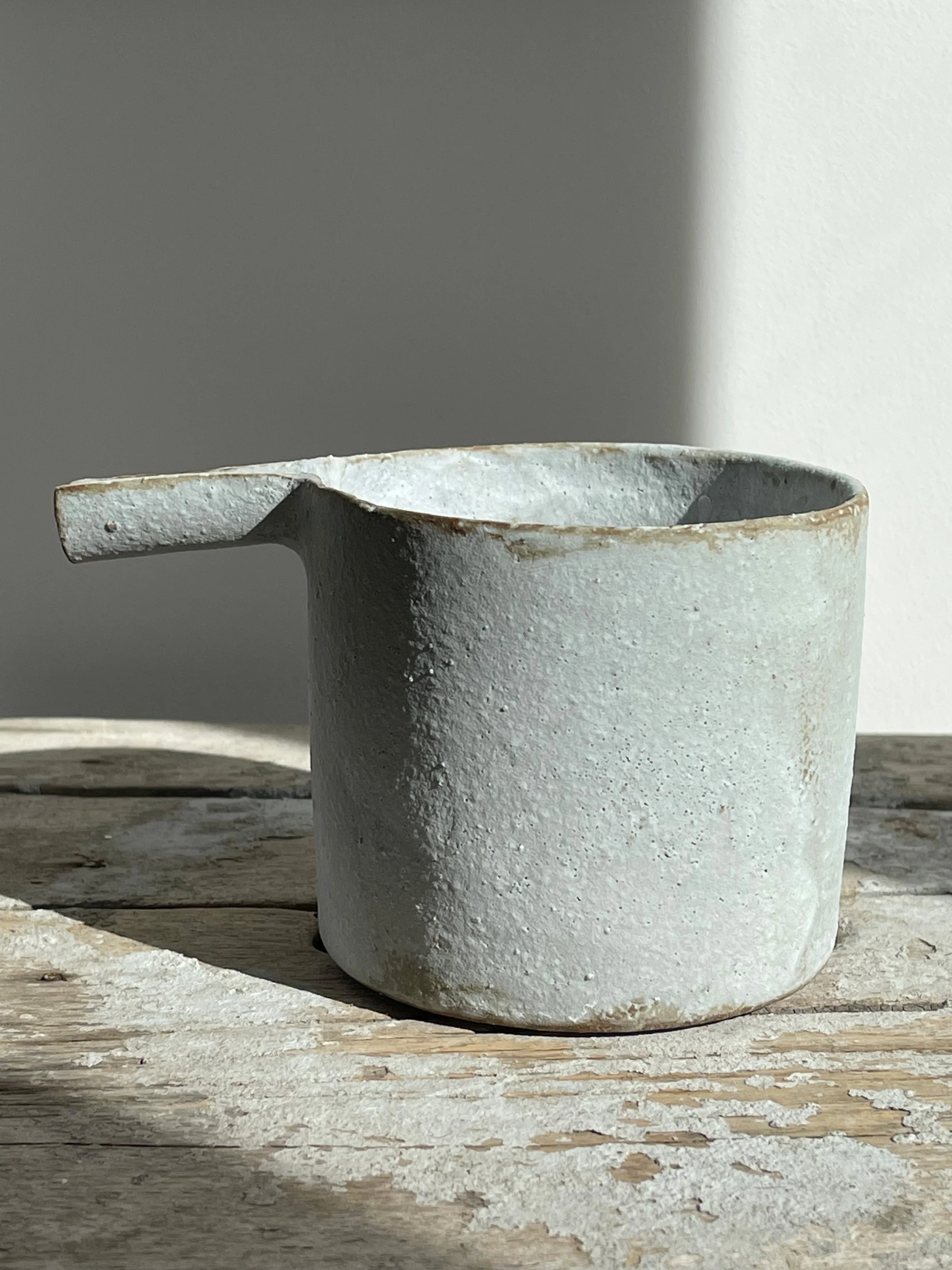 TropheeMacocotte-CraftGallery-Paris-JapaneseCeramics-Nobue-Ibaraki-MOffWhiteKatakuchi2_4.jpg