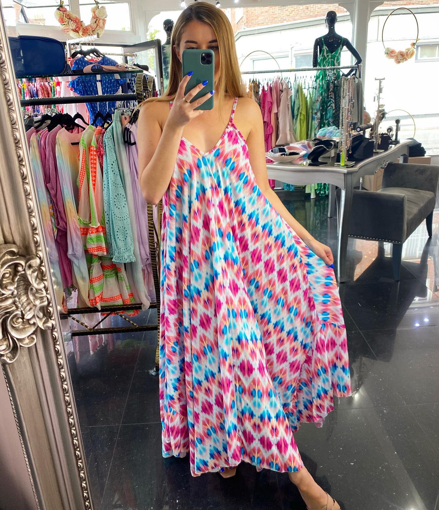 Always such a sell out style and such beautiful colours! One size fits UK sizes 8-18.

Available in both shops and online at www.blushboutiques.co.uk ☀️
.
.
.
#summerdresses #bucks #boutique #boutiqueshopping #boutiquestyle #boutiquefashion #oldamers