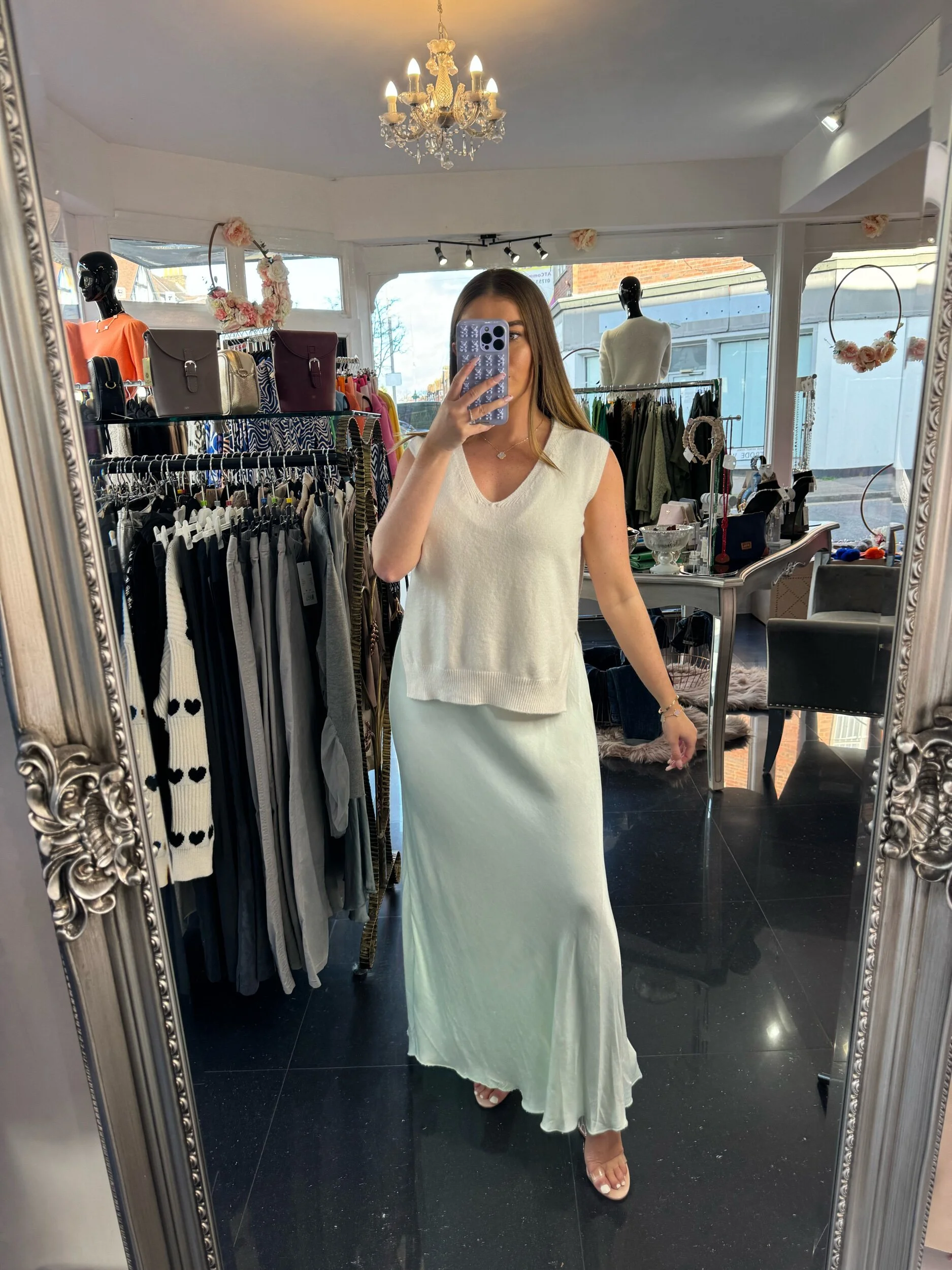 E5C40D8B-058F-458D-9889-B26D567186F0