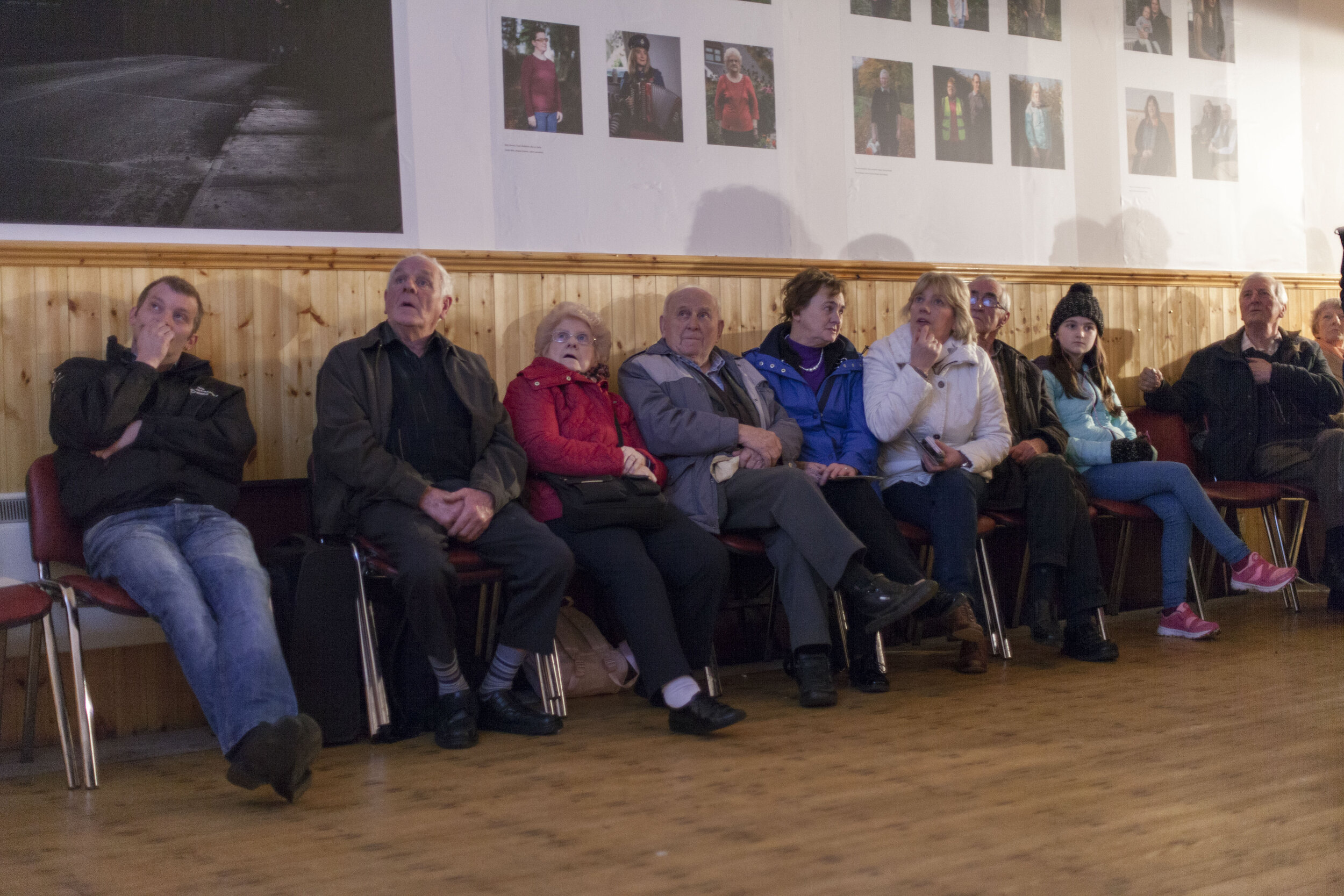  Members of the community of Drum watching a presentation on ‘Drum: Portrait of a Village’ 
