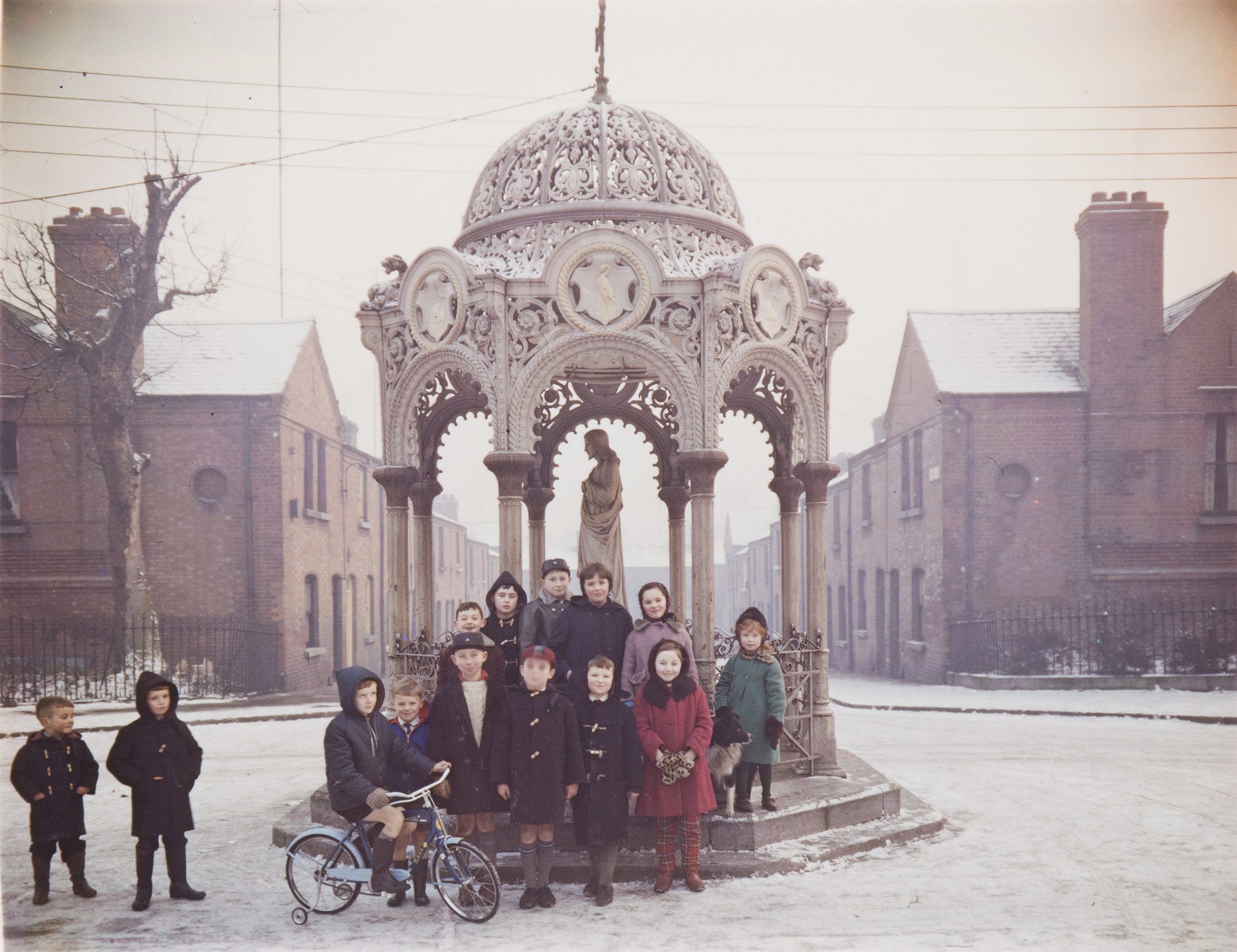  The Coombe, Dublin 1966 © Evelyn Hofer 