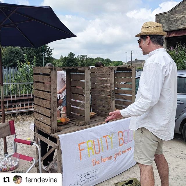 #Repost @ferndevine ・・・
What a blast at the Arty Brum Booty @festivalplayground, with the insanely talented @billjonesillustration
enjoying the Fruity Booty. Ahh we're missing the madness and can't wait for more antics in the future!
.
.
#stroudfesti