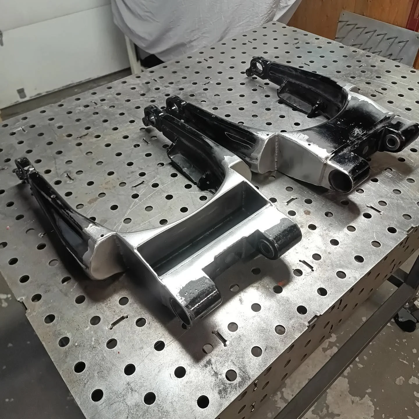 09+ OEM Swingarm 08- Retrofits.
☆
The Swingarm on the right is a Retrofit only option and the one on the left has the trans case clearance mod as well. 
☆
These swingarm modifications have been picking up lately. Thank you to everyone who trusts me w