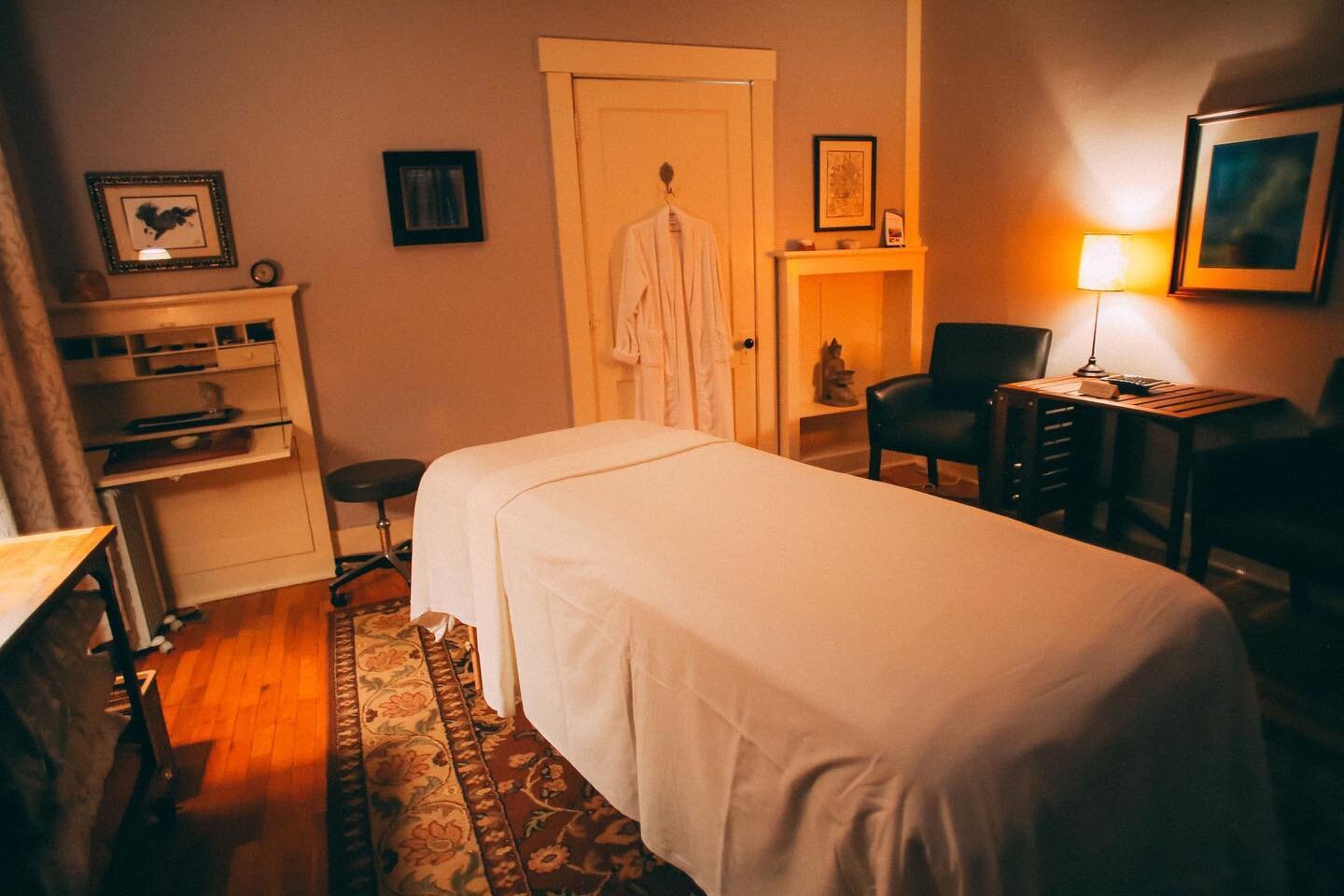 Openings available for massage with Cara on Friday at 12:15pm and Saturday at 10am. 

Wellness Coaching with Isolde available Saturday! 

Call 785-843-7500 or book online. 
*
*
*
#massagetherapy #bodywork #acupuncture #chinesemedicine #reiki #wellnes