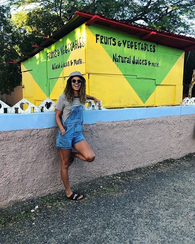 #gojuiceyourself is a feeling no matter where you are! Shoot us a tag during your favorite juice bar experiences from anywhere in the world on your juicy travels like one of our favorite juice girls @abischwinck here in Jamaica 🇯🇲